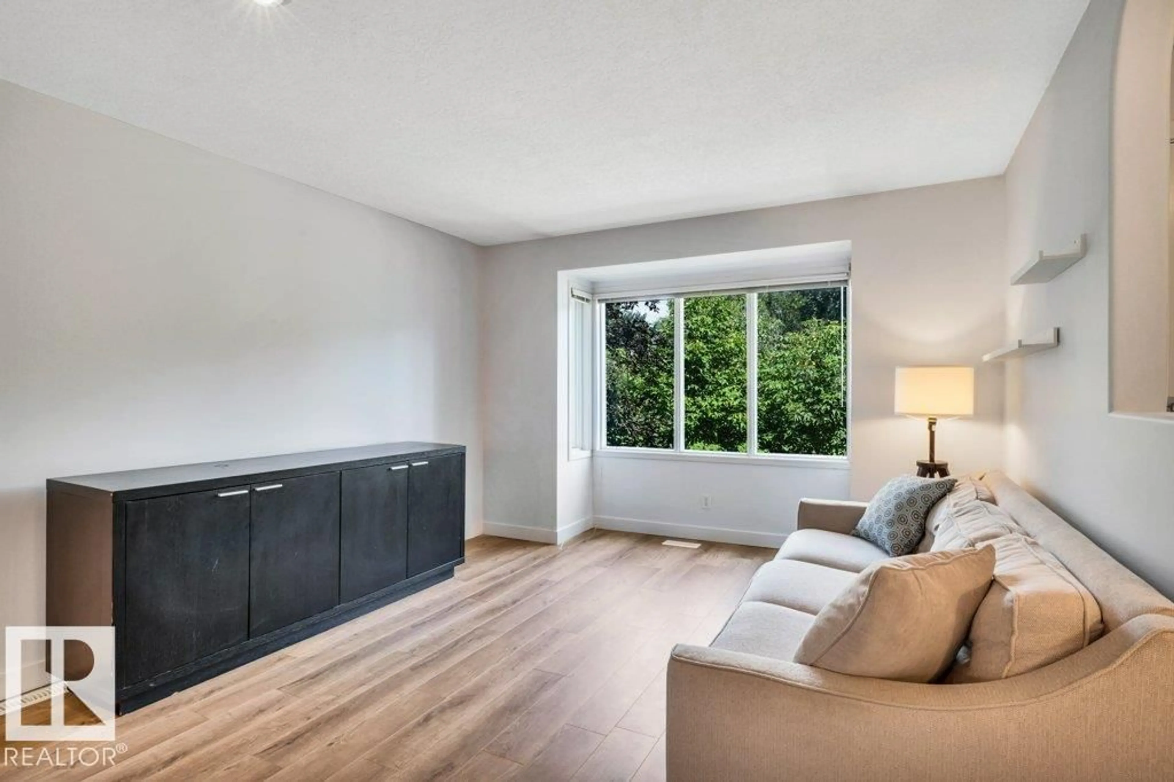 Living room with furniture, unknown for NW - 9321 98 AV, Edmonton Alberta T6C2C6