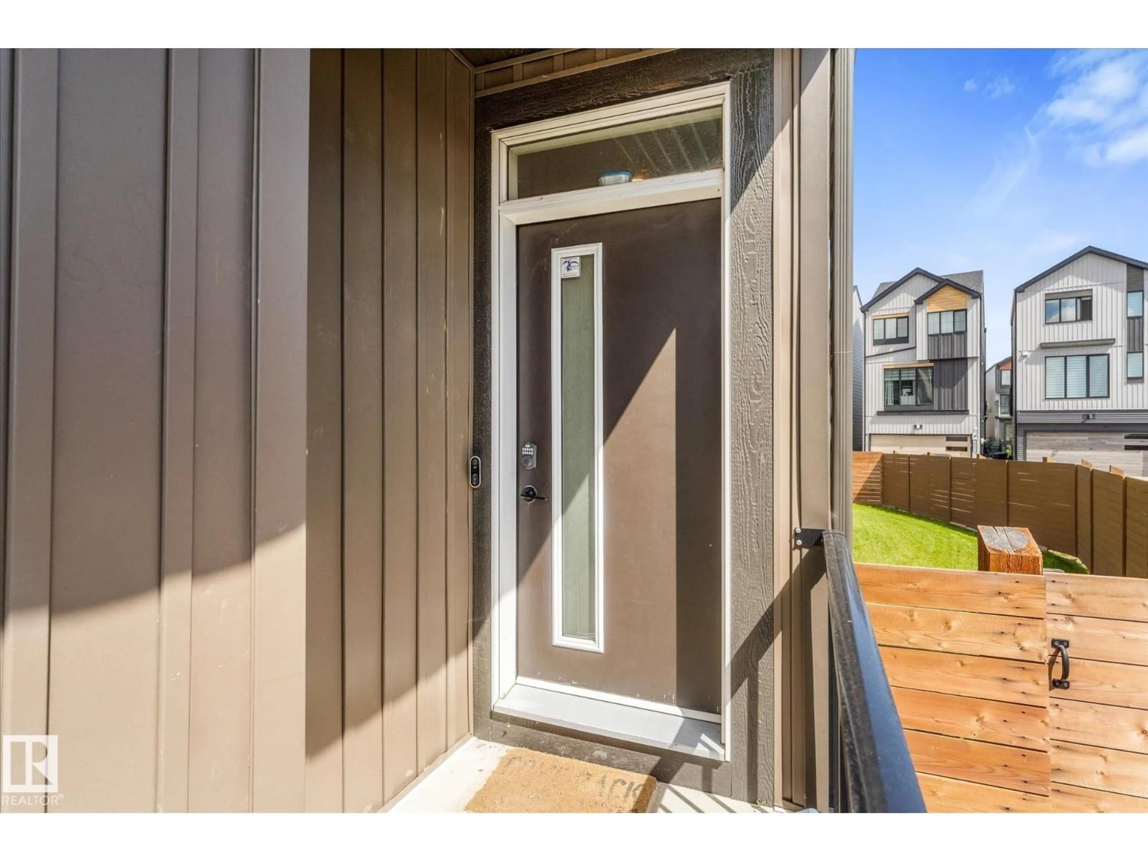 Indoor entryway for SW - 3906 5 AV, Edmonton Alberta T6X2X8