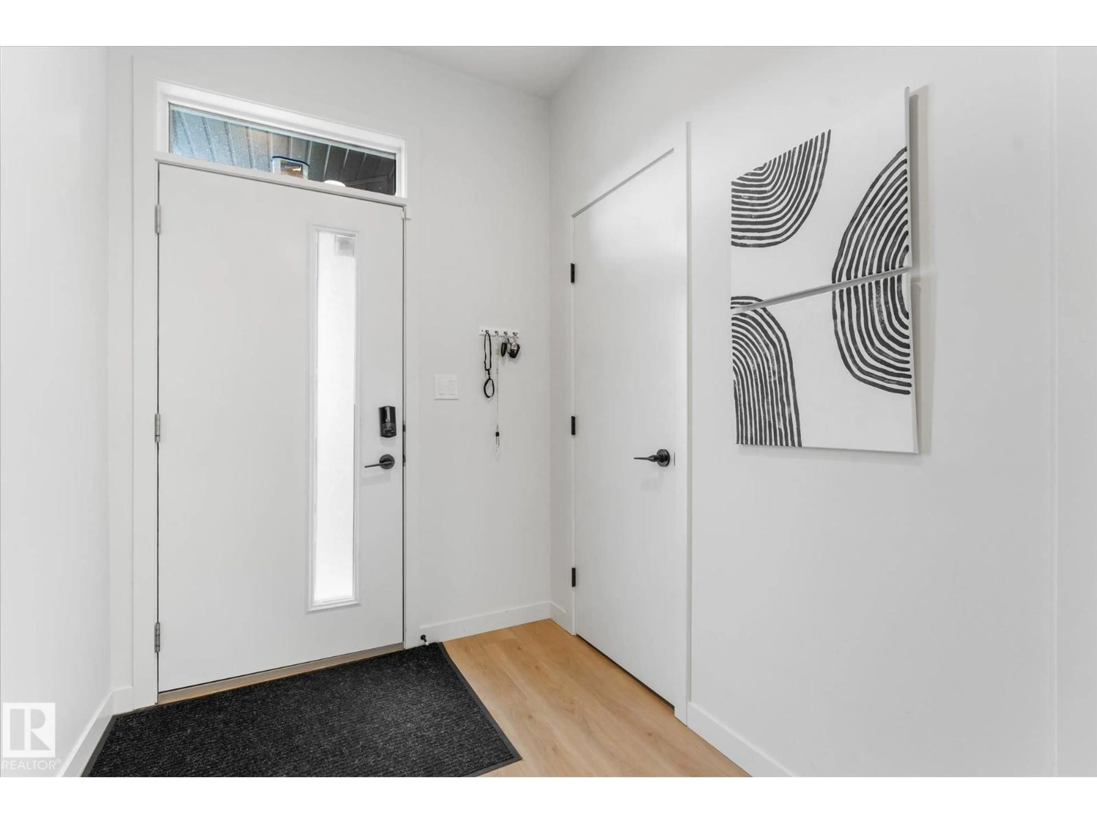 Indoor entryway for SW - 3906 5 AV, Edmonton Alberta T6X2X8