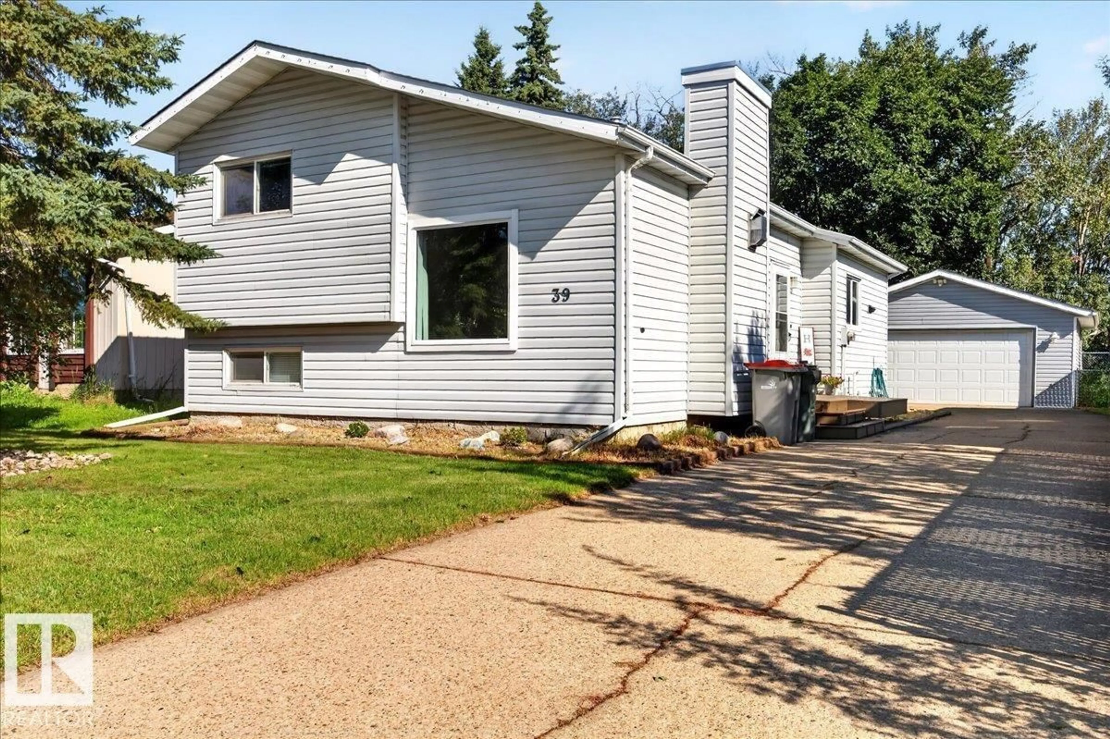 Home with vinyl exterior material, street for 39 MCNABB CR, Stony Plain Alberta T7Z1G8