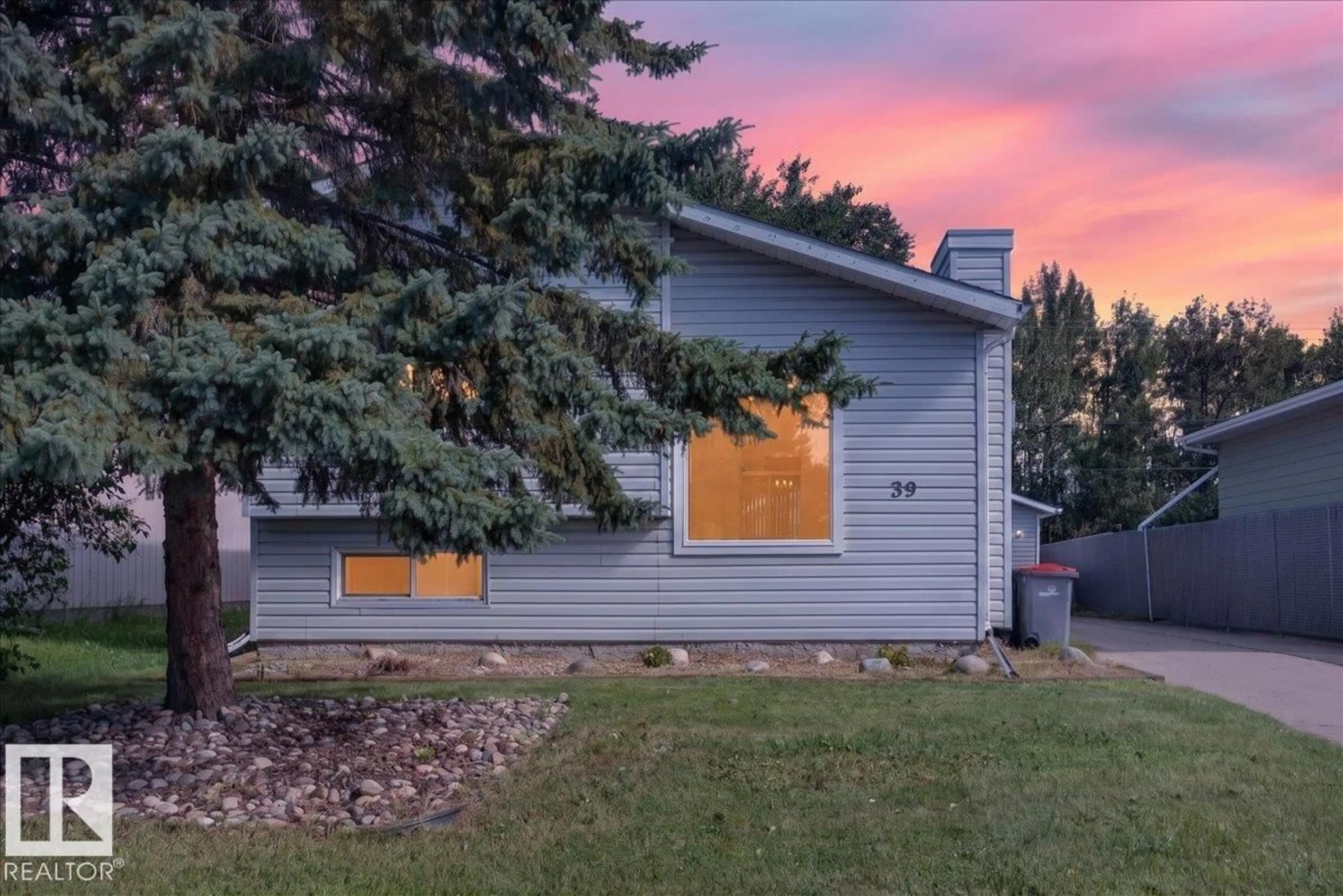 Home with vinyl exterior material, street for 39 MCNABB CR, Stony Plain Alberta T7Z1G8