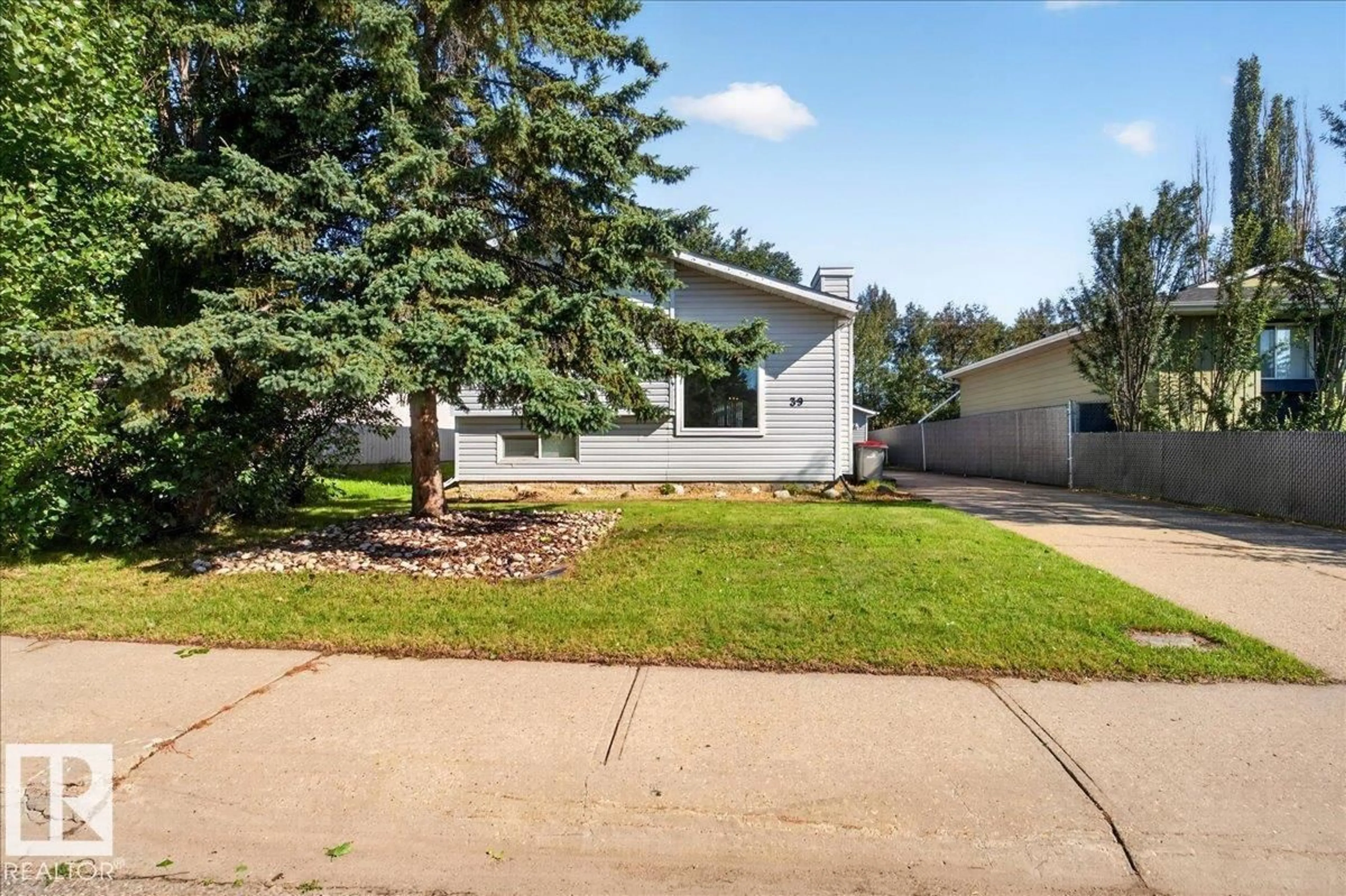 Home with vinyl exterior material, street for 39 MCNABB CR, Stony Plain Alberta T7Z1G8
