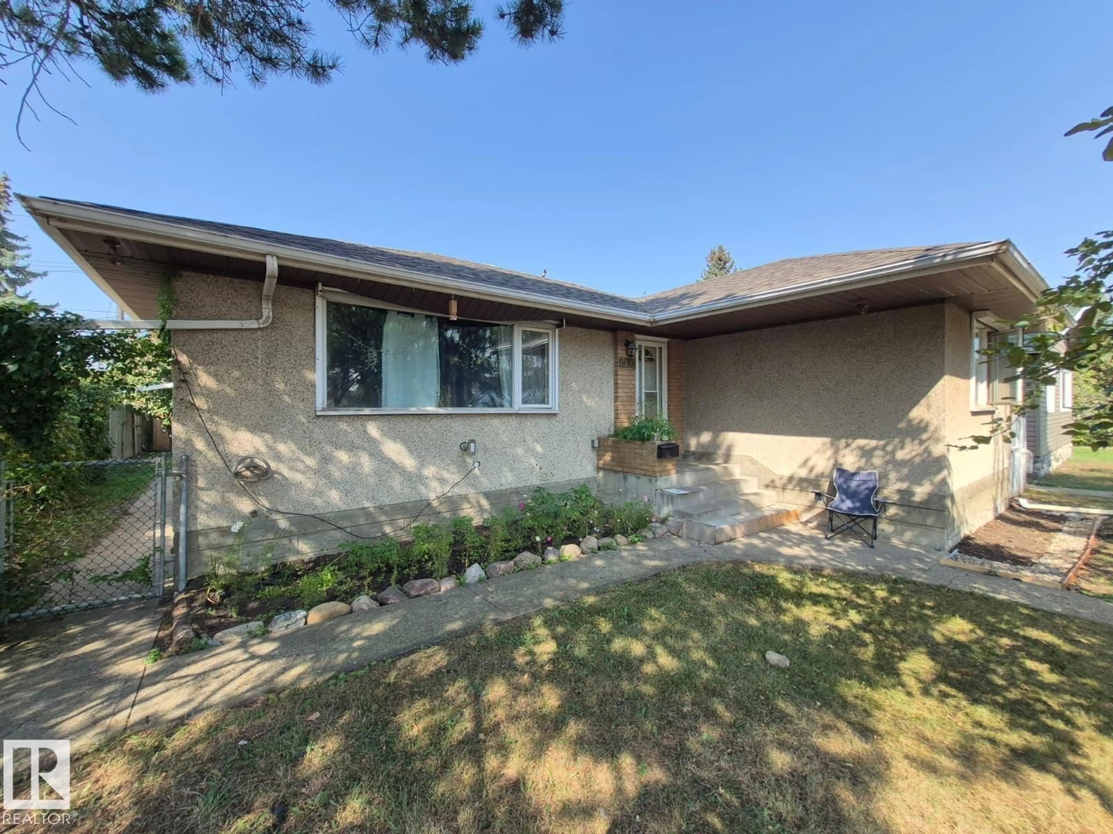 A pic from outside/outdoor area/front of a property/back of a property/a pic from drone, street for 7920 ARGYLL RD, Edmonton Alberta T6C4B1