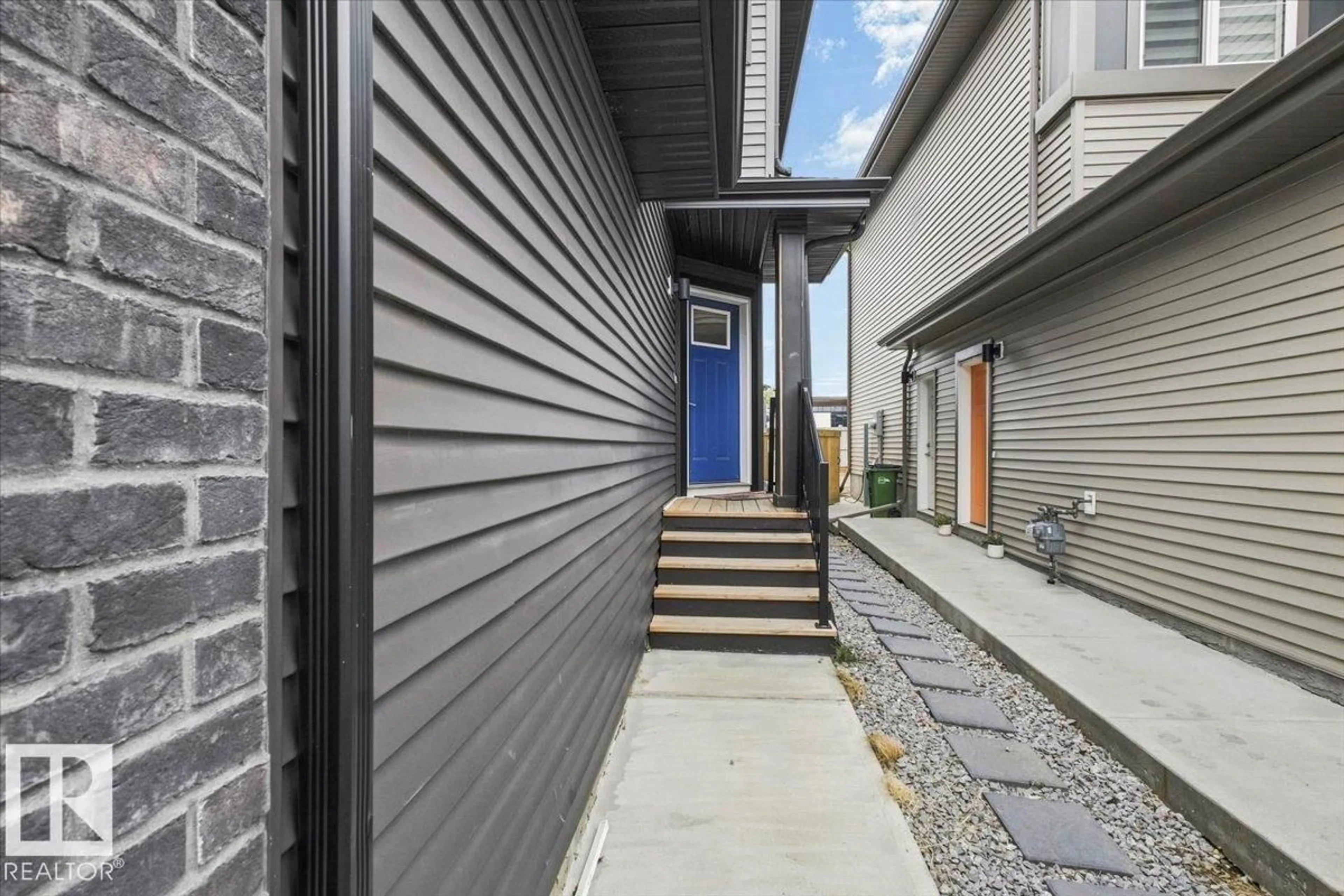 Patio, street for 7633 KORULUK PL, Edmonton Alberta T6W4R7