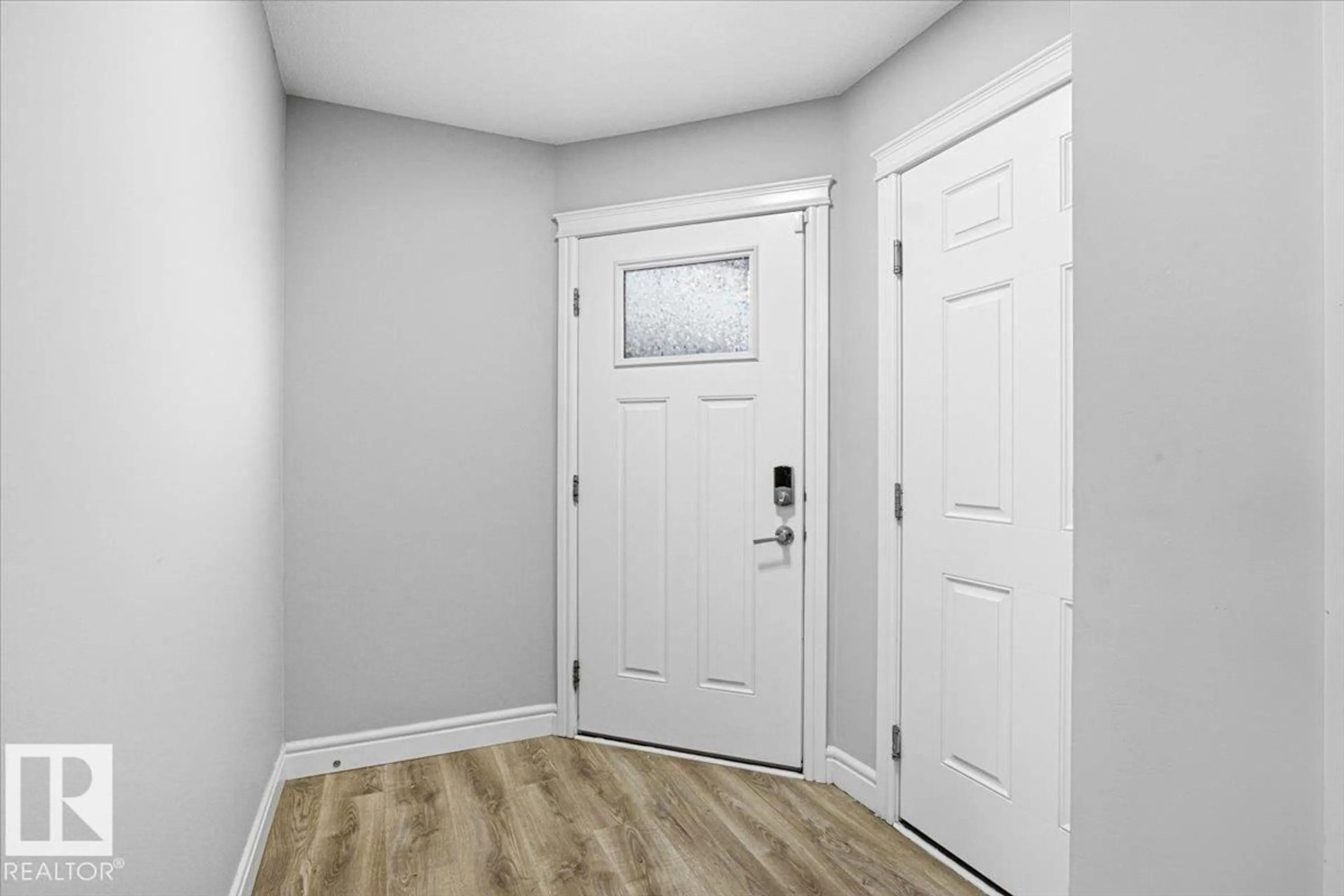 Indoor entryway for 7633 KORULUK PL, Edmonton Alberta T6W4R7