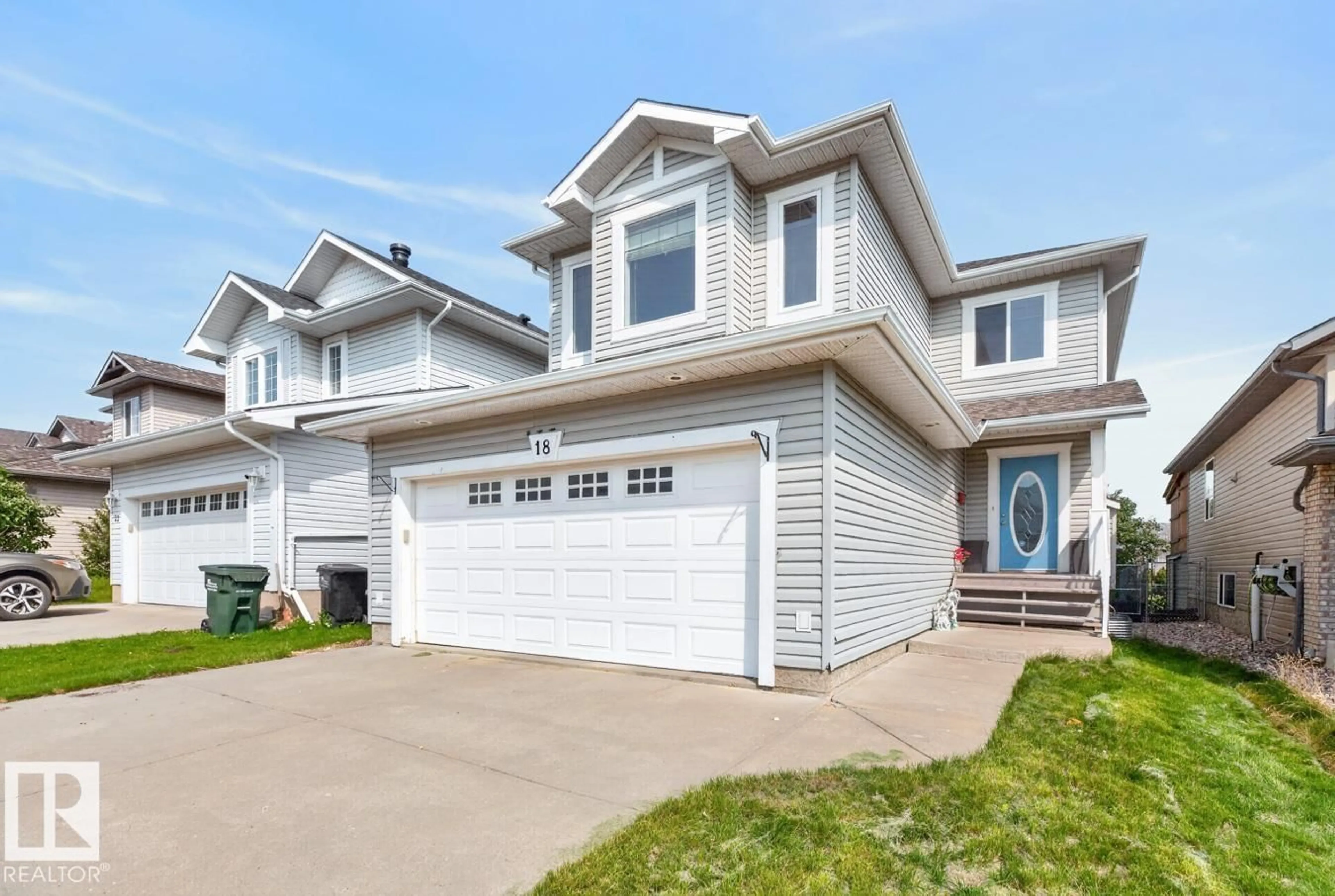 Home with vinyl exterior material, street for 18 CASCADE CR, Sherwood Park Alberta T8H2S7