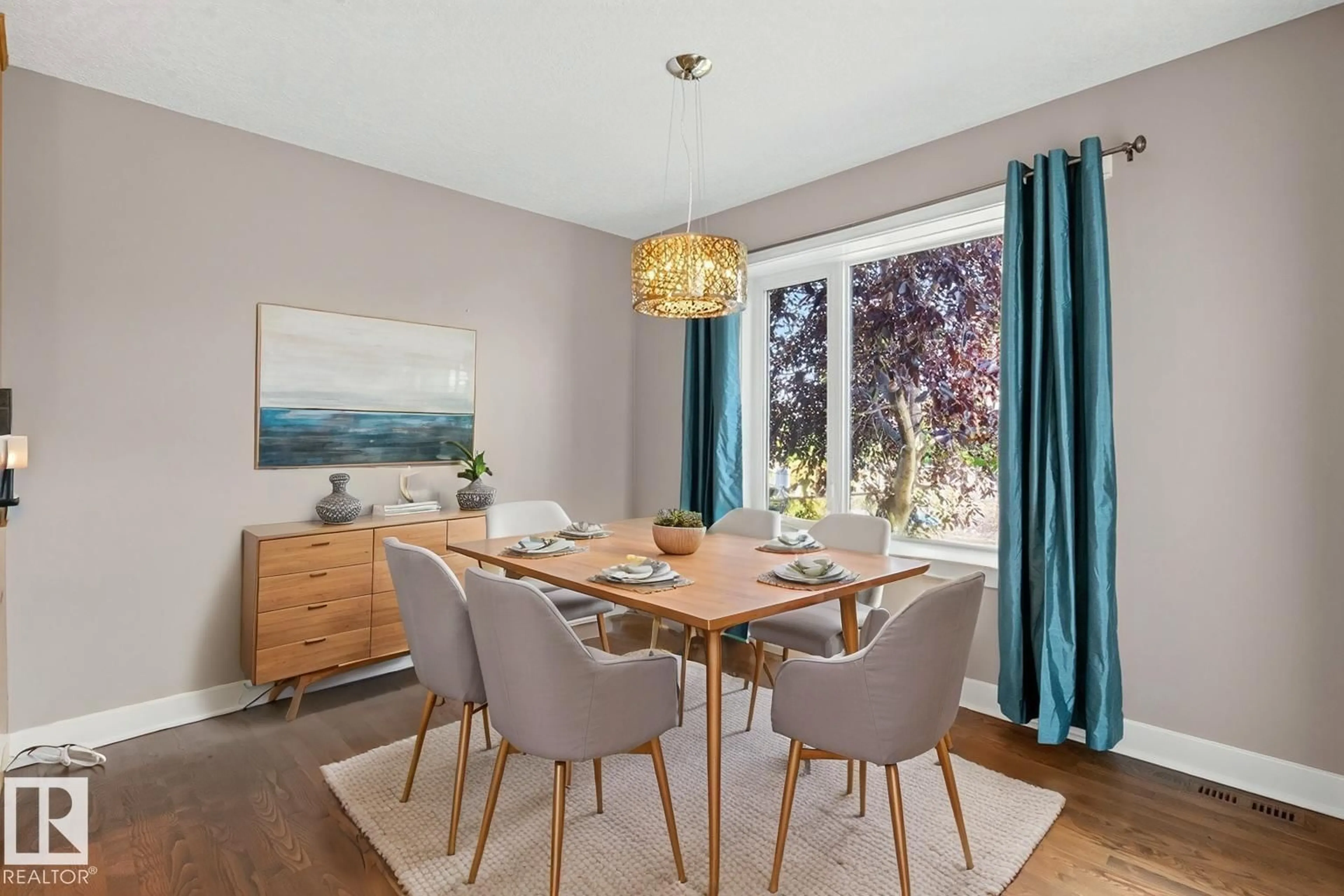 Dining room, wood/laminate floor for 18 CASCADE CR, Sherwood Park Alberta T8H2S7