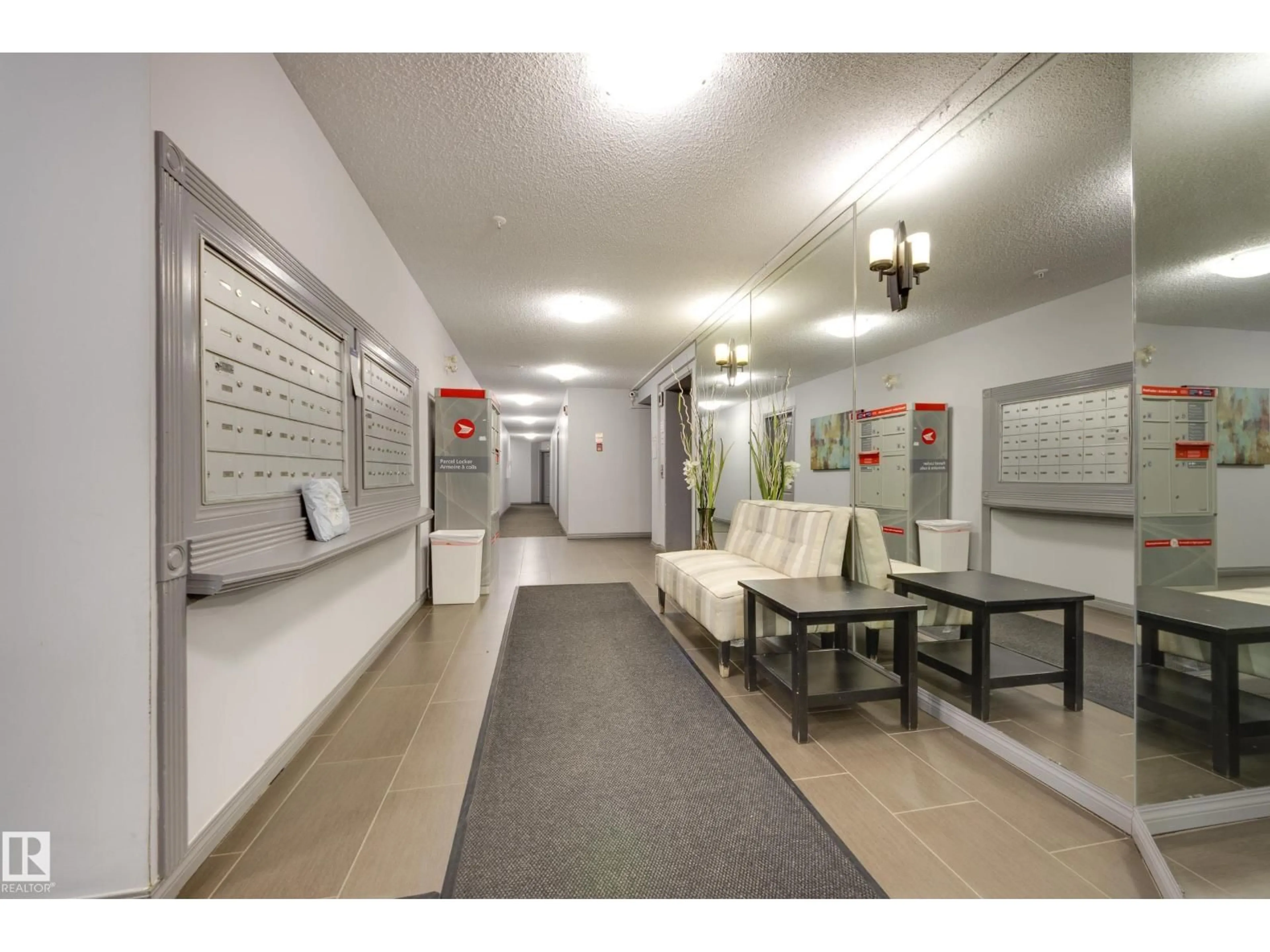 Indoor foyer for 310 - 10153 117 ST, Edmonton Alberta T5K1X5