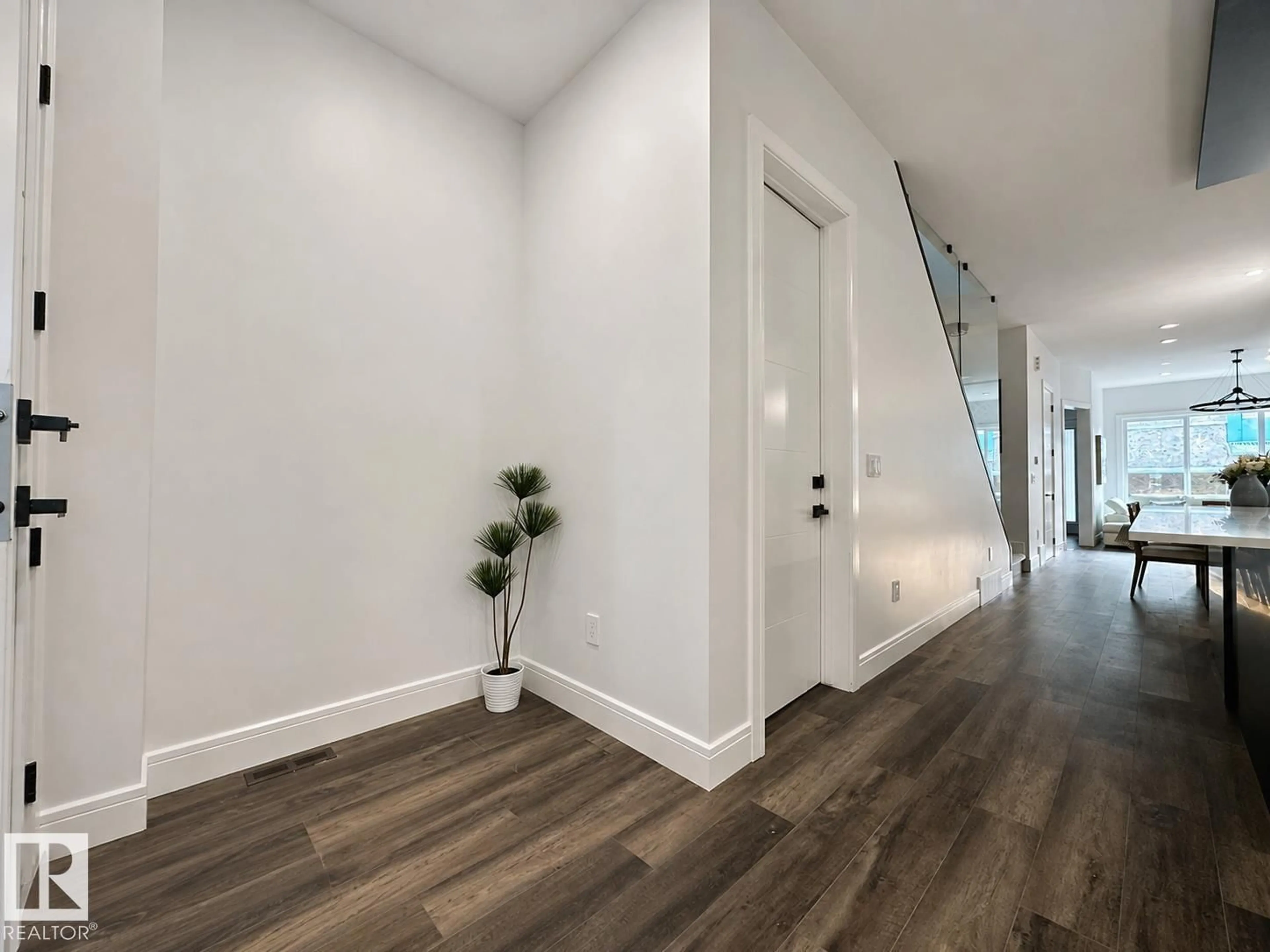 Indoor entryway for NW - 11230 125 ST, Edmonton Alberta T5M0M5