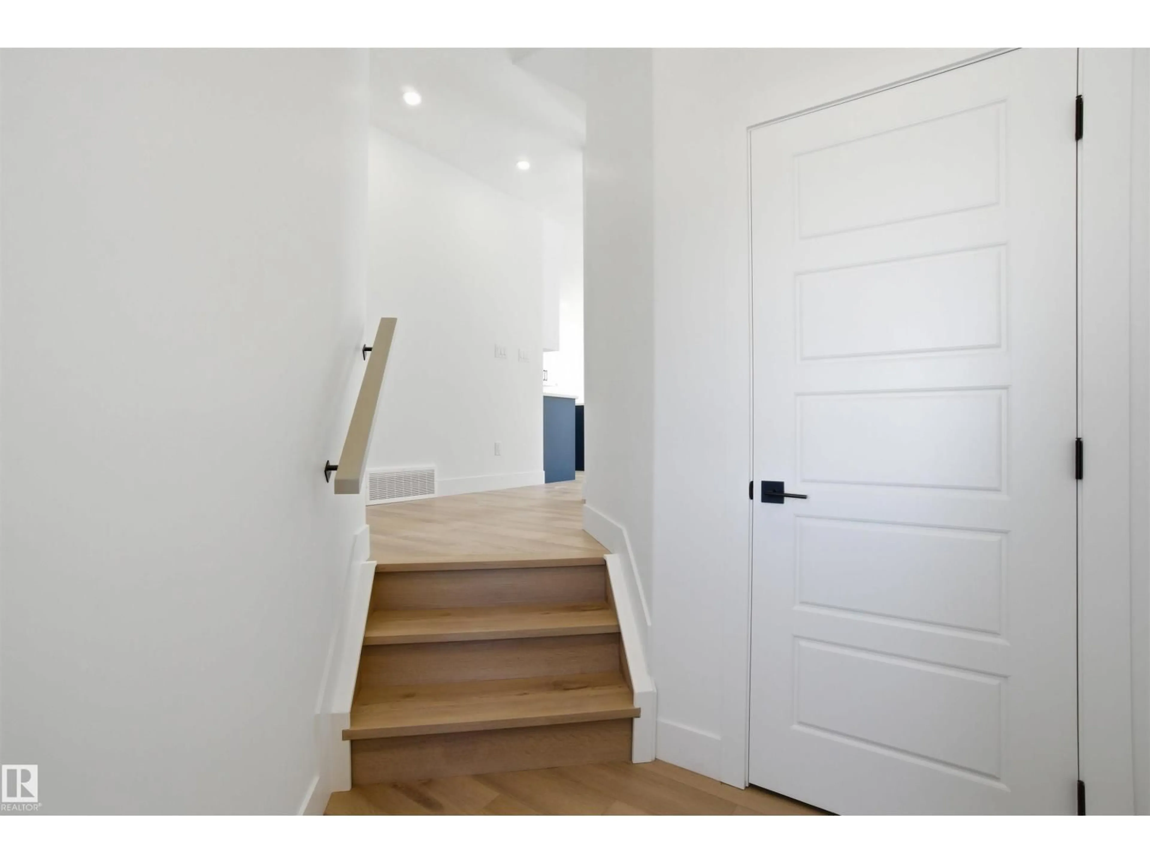 Indoor entryway for 1407 OSPREY CO, Edmonton Alberta T5M0M2
