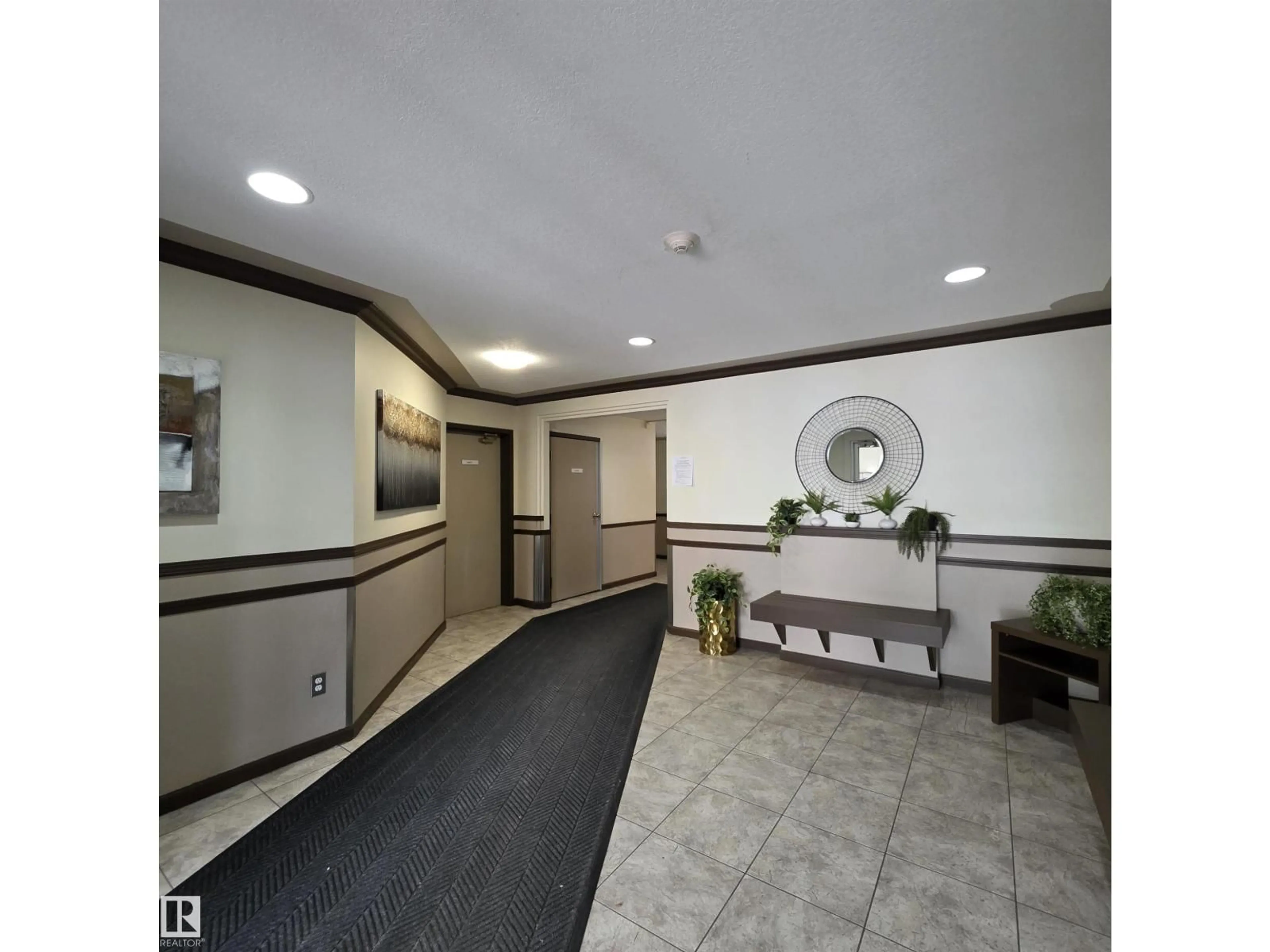 Indoor foyer for #201 - 17467 98A AV, Edmonton Alberta T5T6E9