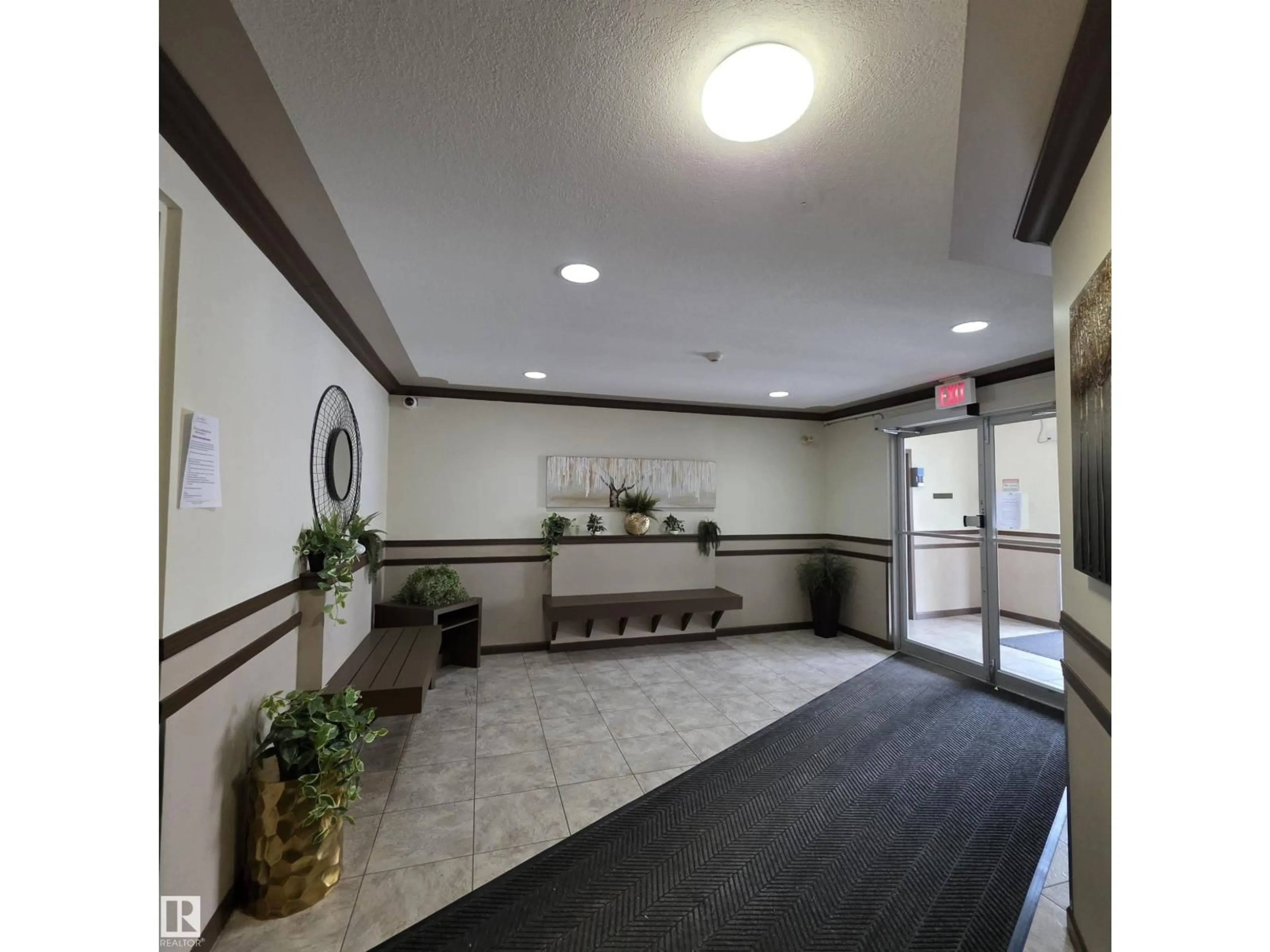 Indoor foyer for #201 - 17467 98A AV, Edmonton Alberta T5T6E9