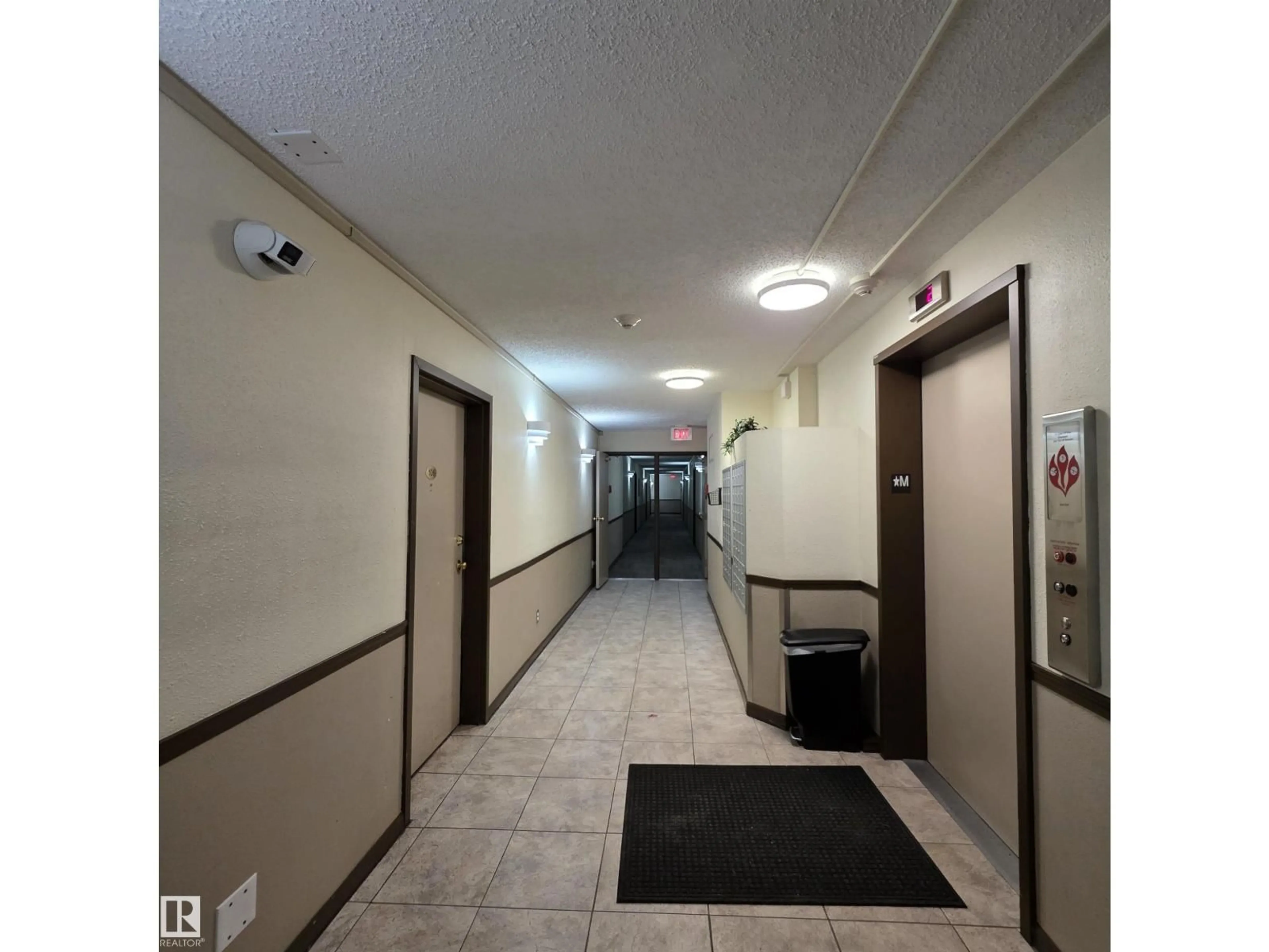 Indoor foyer for #201 - 17467 98A AV, Edmonton Alberta T5T6E9