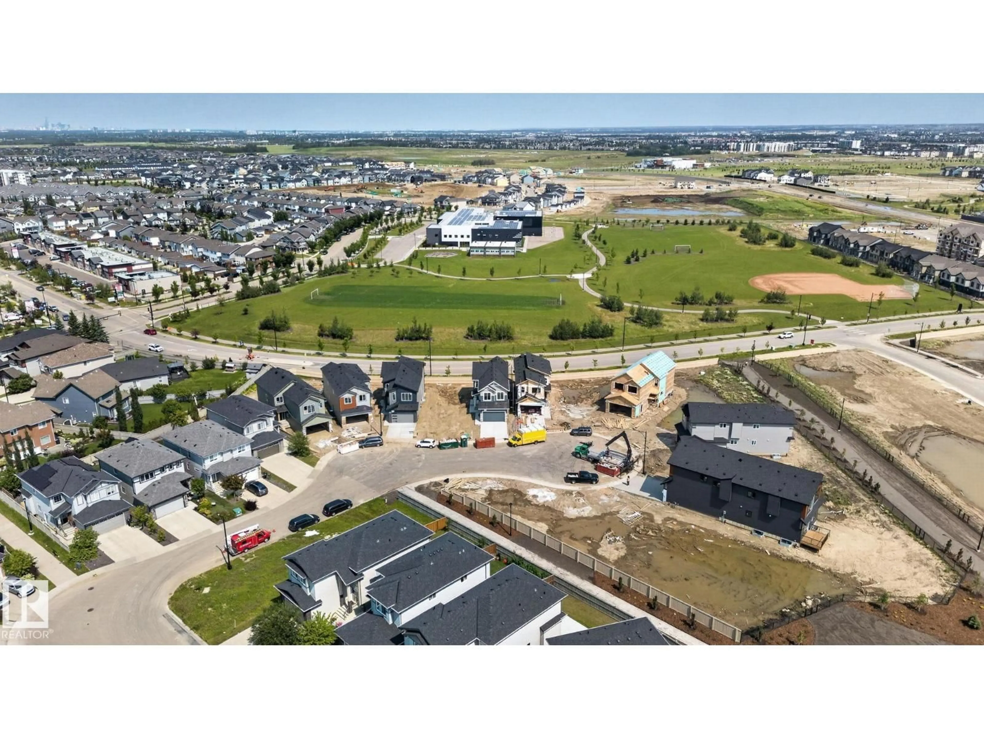 A pic from outside/outdoor area/front of a property/back of a property/a pic from drone, unknown for 4272 CHARLES CL, Edmonton Alberta T6W3H2