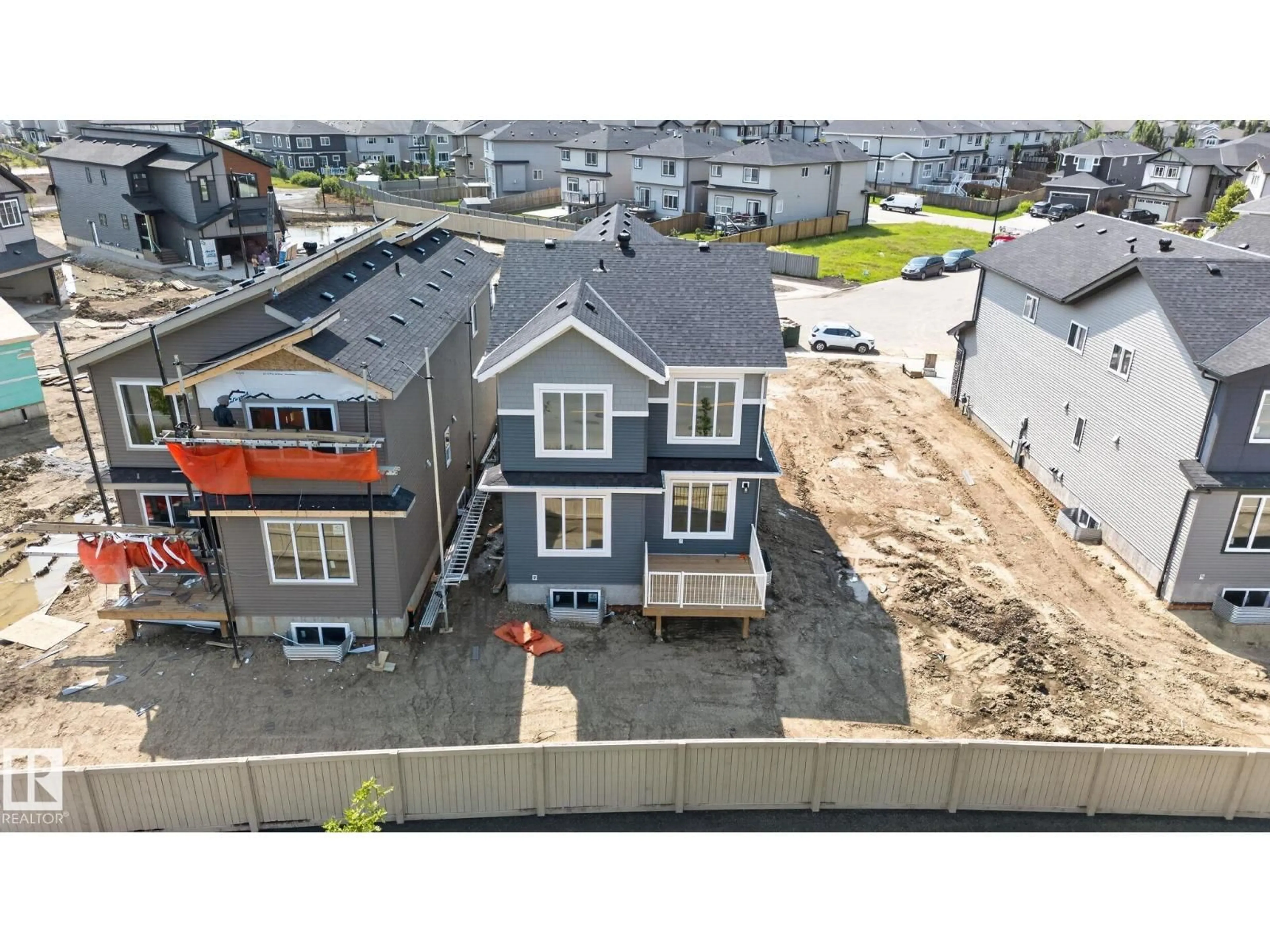 A pic from outside/outdoor area/front of a property/back of a property/a pic from drone, street for 4272 CHARLES CL, Edmonton Alberta T6W3H2