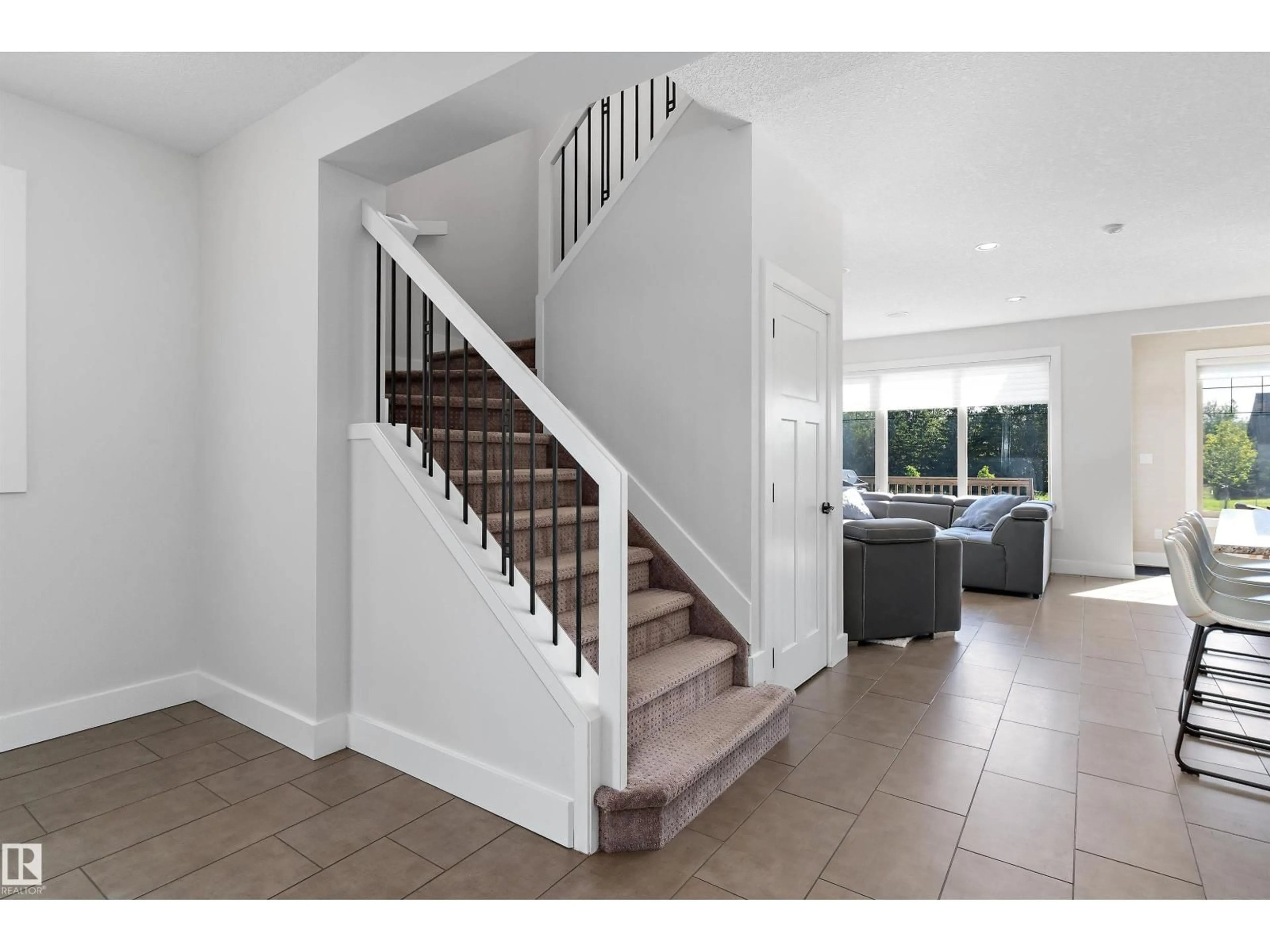 Unknown for 5811 MULLEN PL, Edmonton Alberta T6R0T9