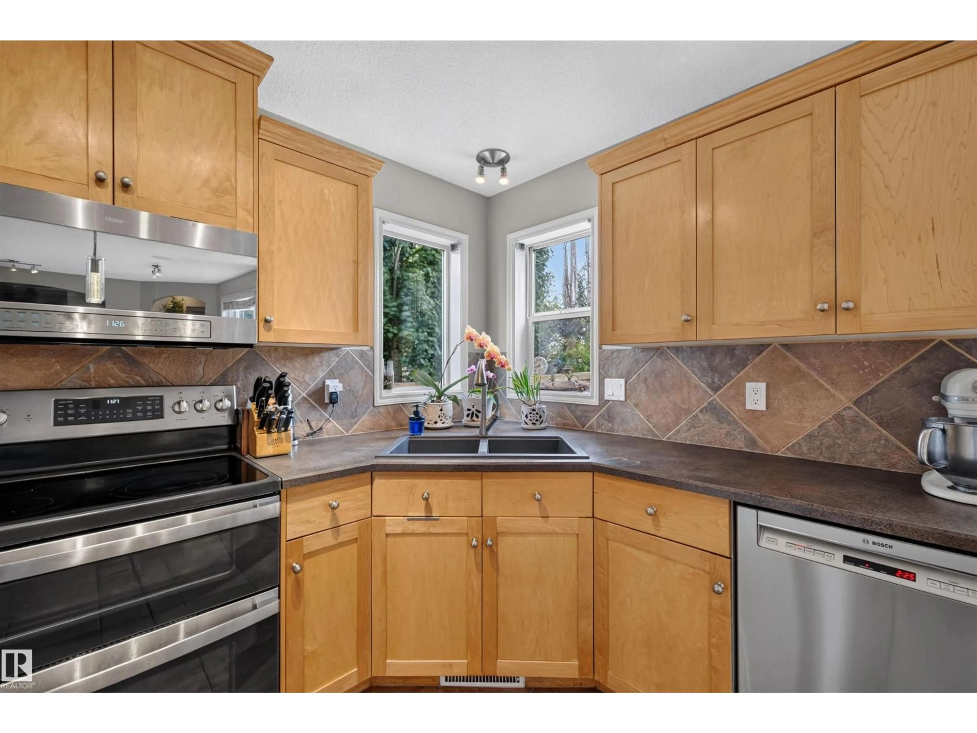 Standard kitchen, unknown for 430 NORWAY CR, Sherwood Park Alberta T8A6E7