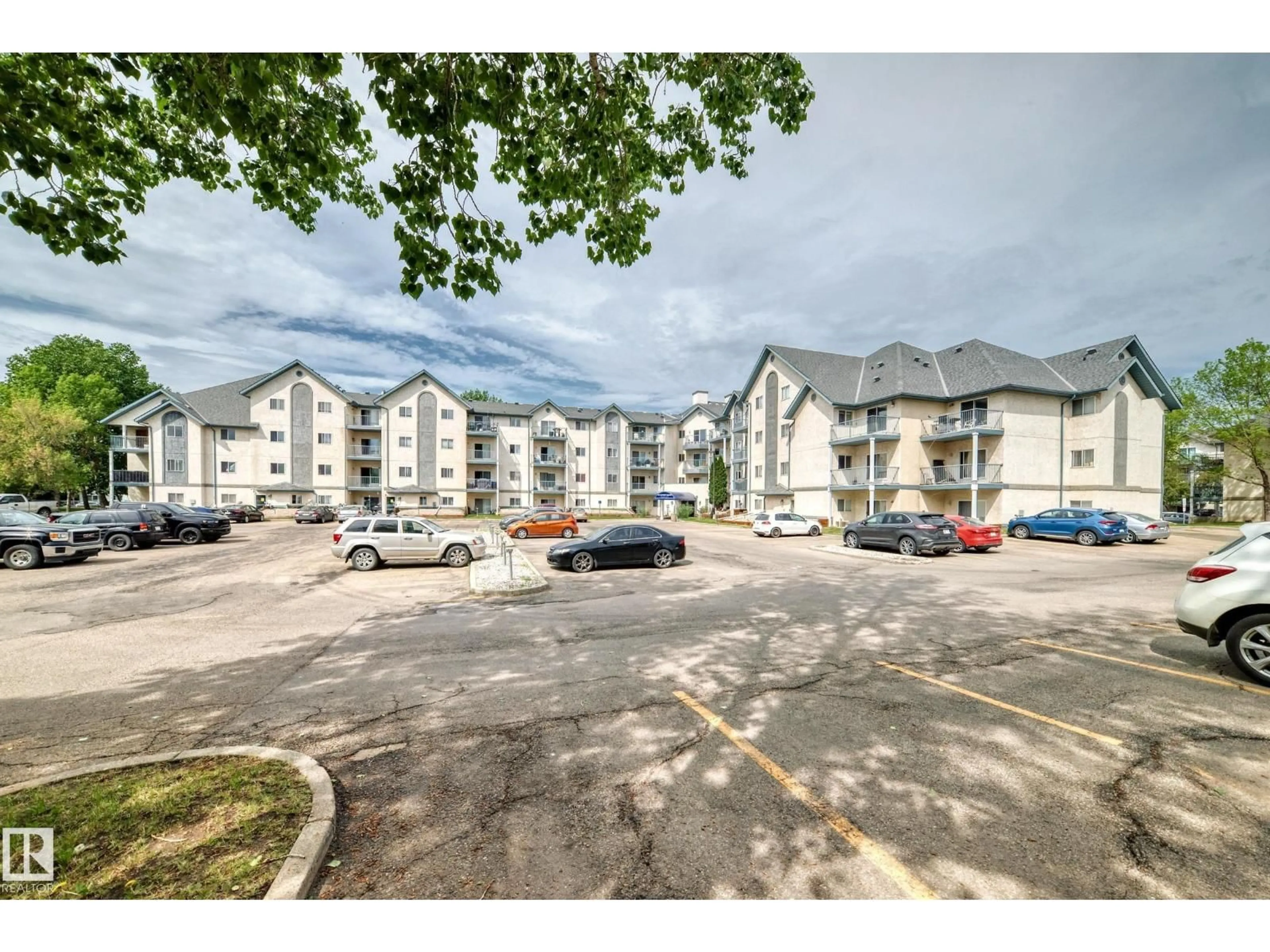A pic from outside/outdoor area/front of a property/back of a property/a pic from drone, unknown for 2508 50 ST, Edmonton Alberta T6L6X9