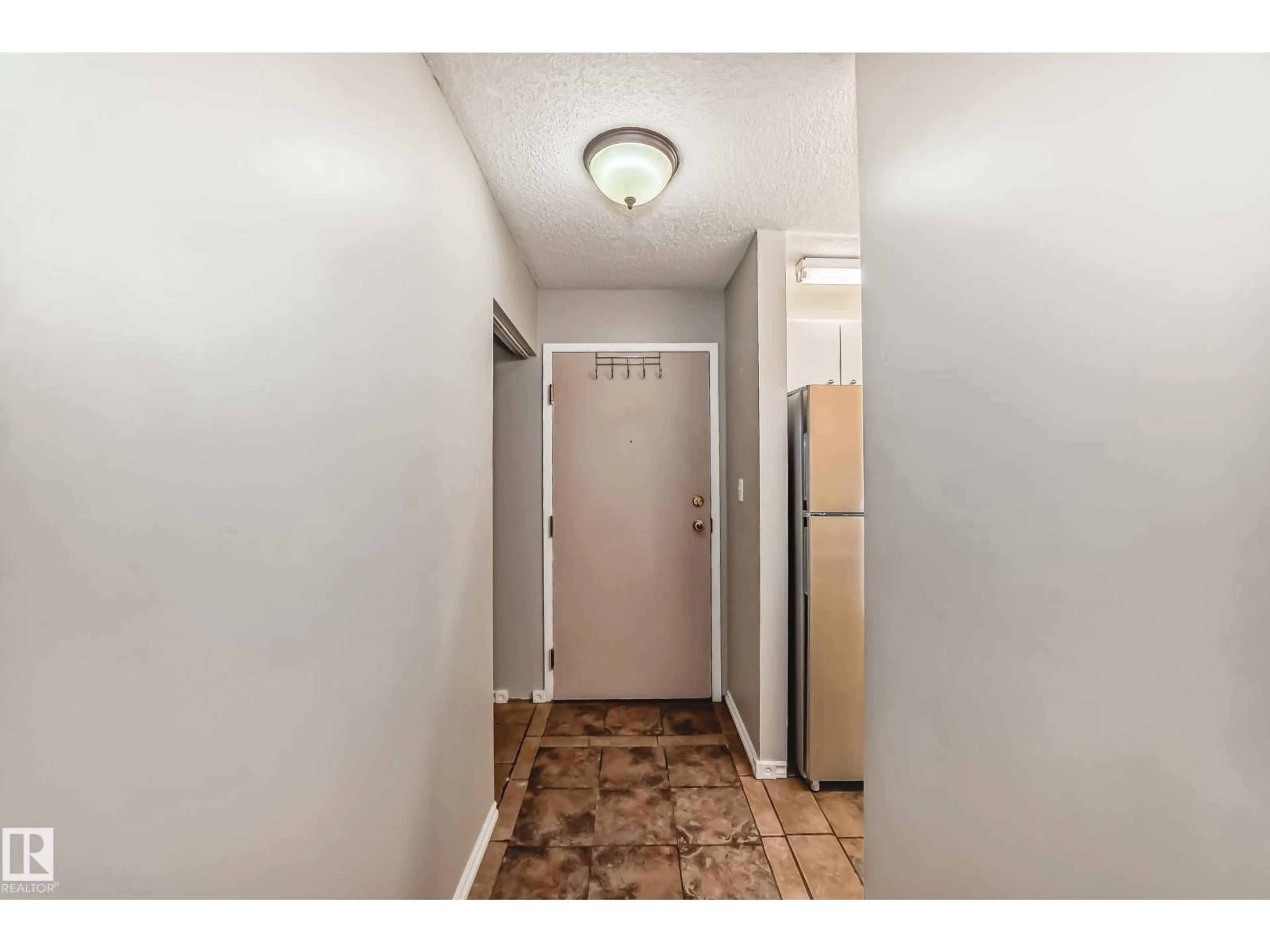 Indoor entryway for 2508 50 ST, Edmonton Alberta T6L6X9
