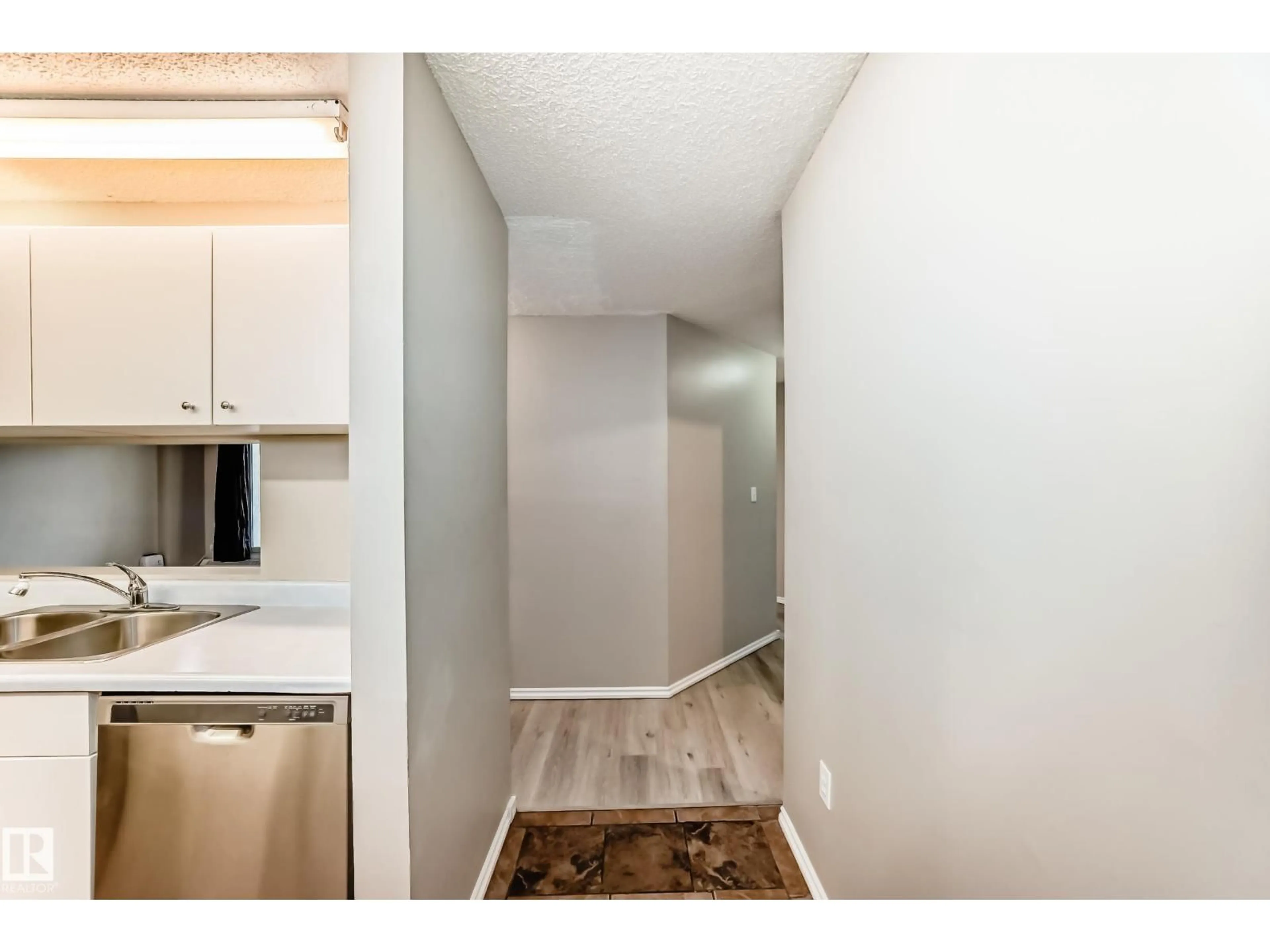 Unknown for 2508 50 ST, Edmonton Alberta T6L6X9