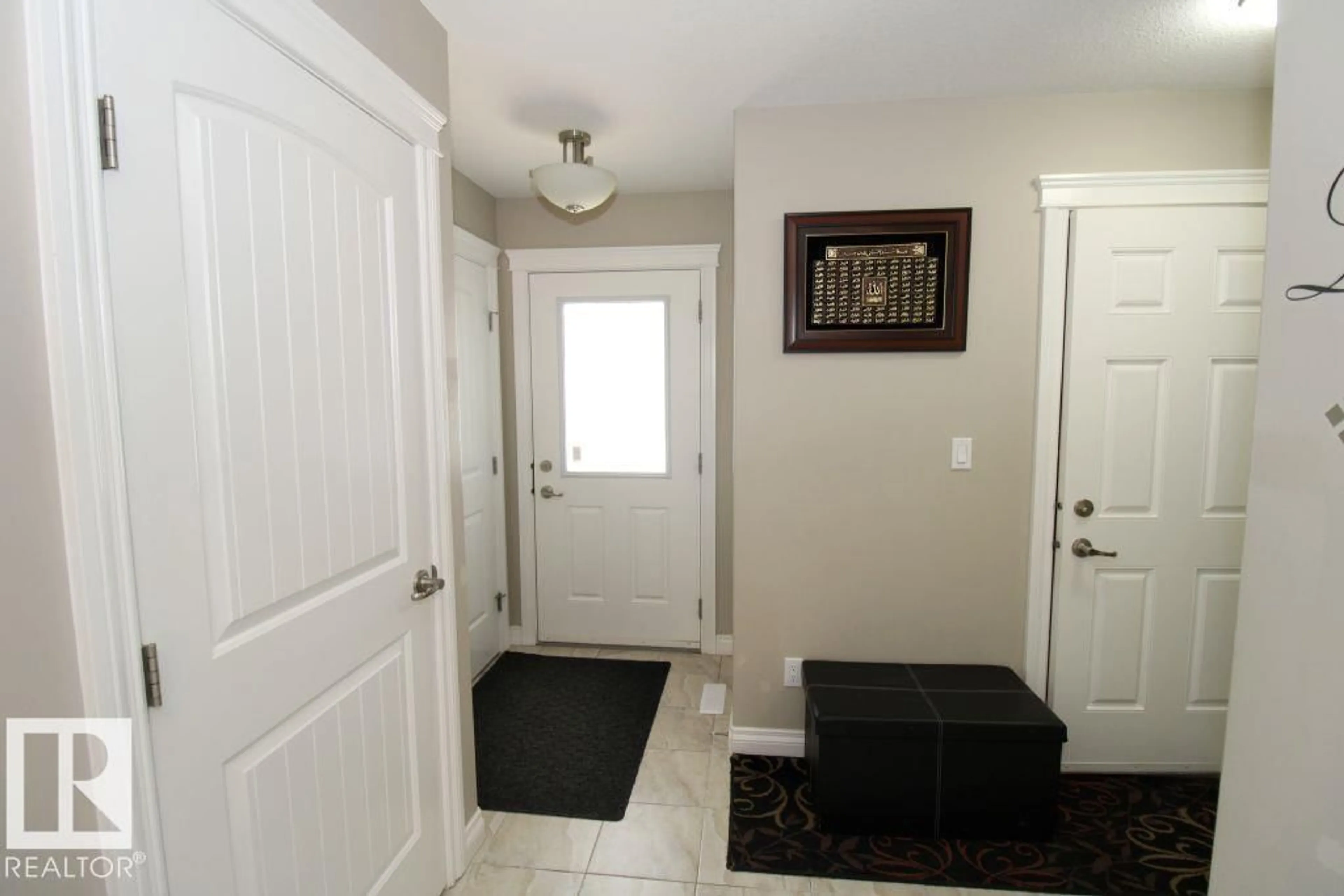 Indoor entryway for 3048 HARVEY CR, Edmonton Alberta T6M0N4