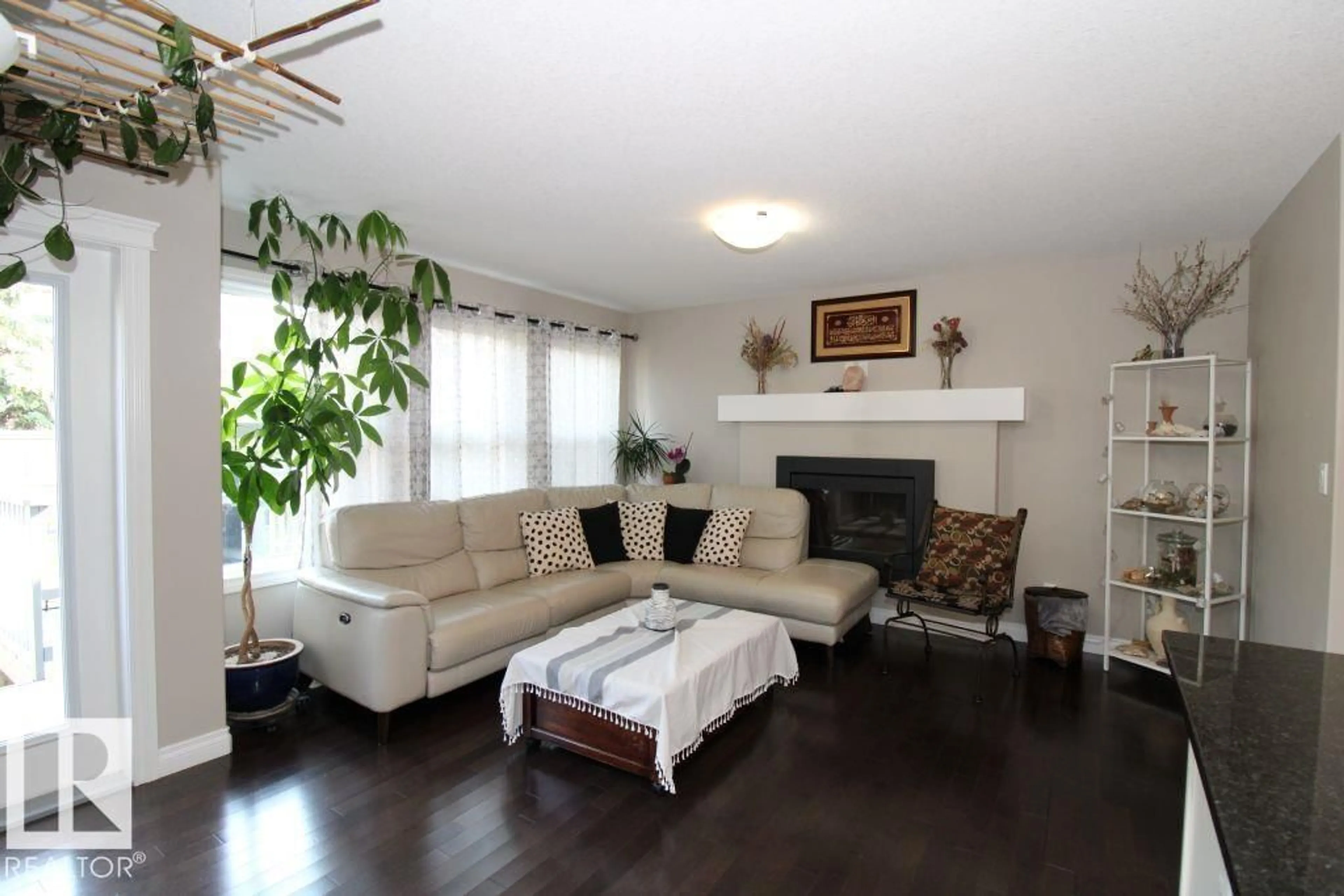 Living room with furniture, wood/laminate floor for 3048 HARVEY CR, Edmonton Alberta T6M0N4
