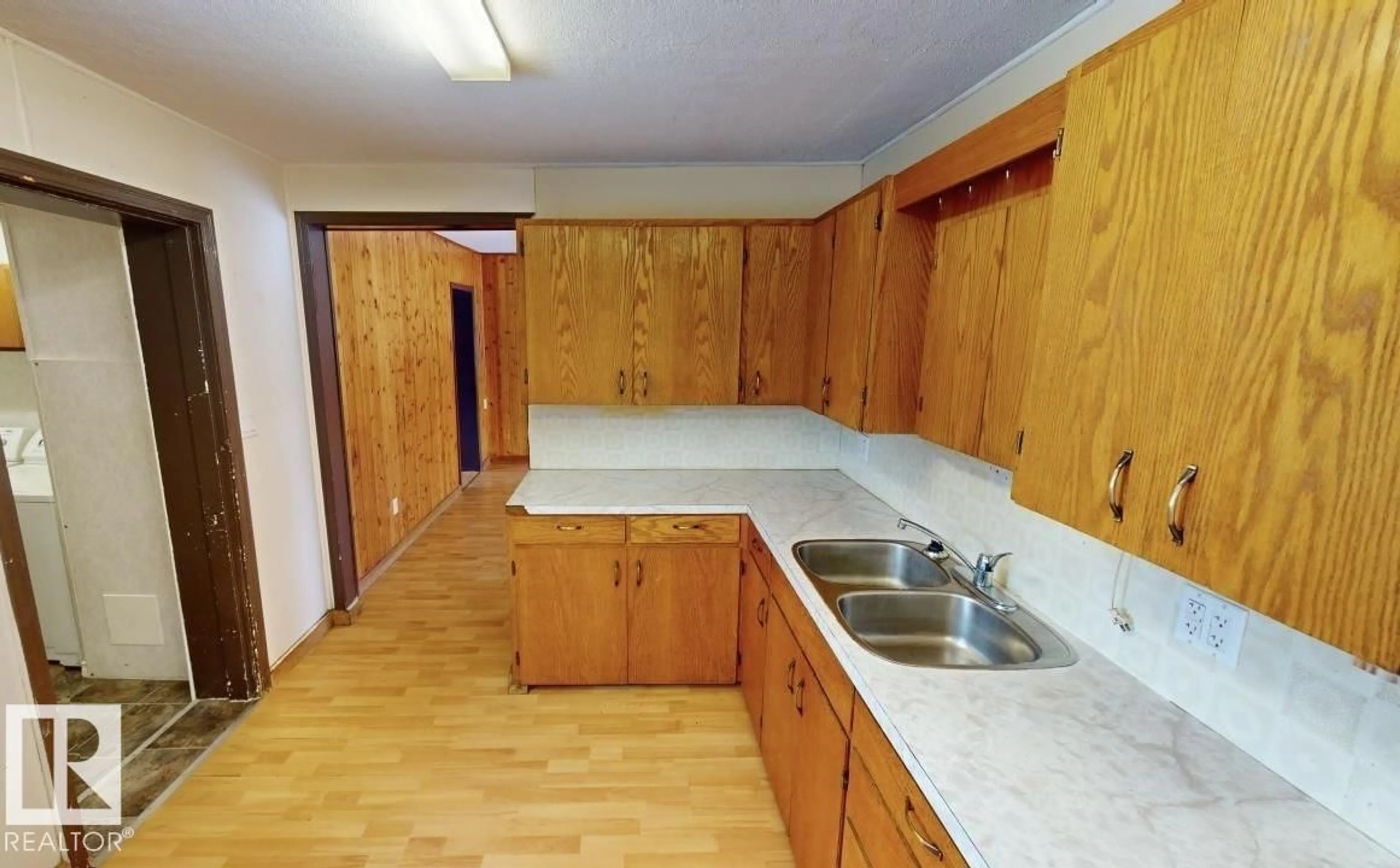 Standard kitchen, unknown for 4708 47 AV, Drayton Valley Alberta T7A1H7