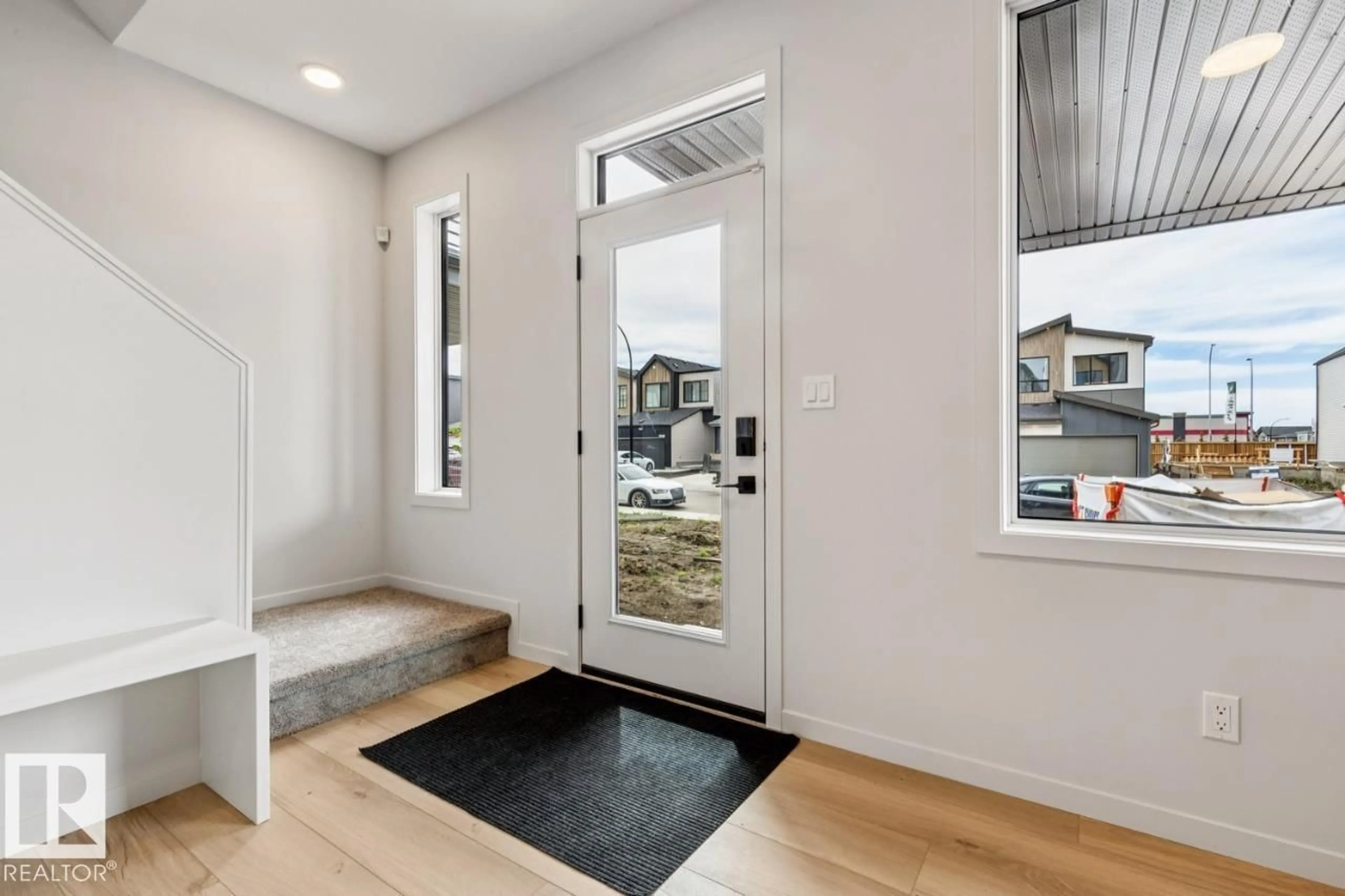 Indoor entryway for 436 31 ST, Edmonton Alberta T6X3C8