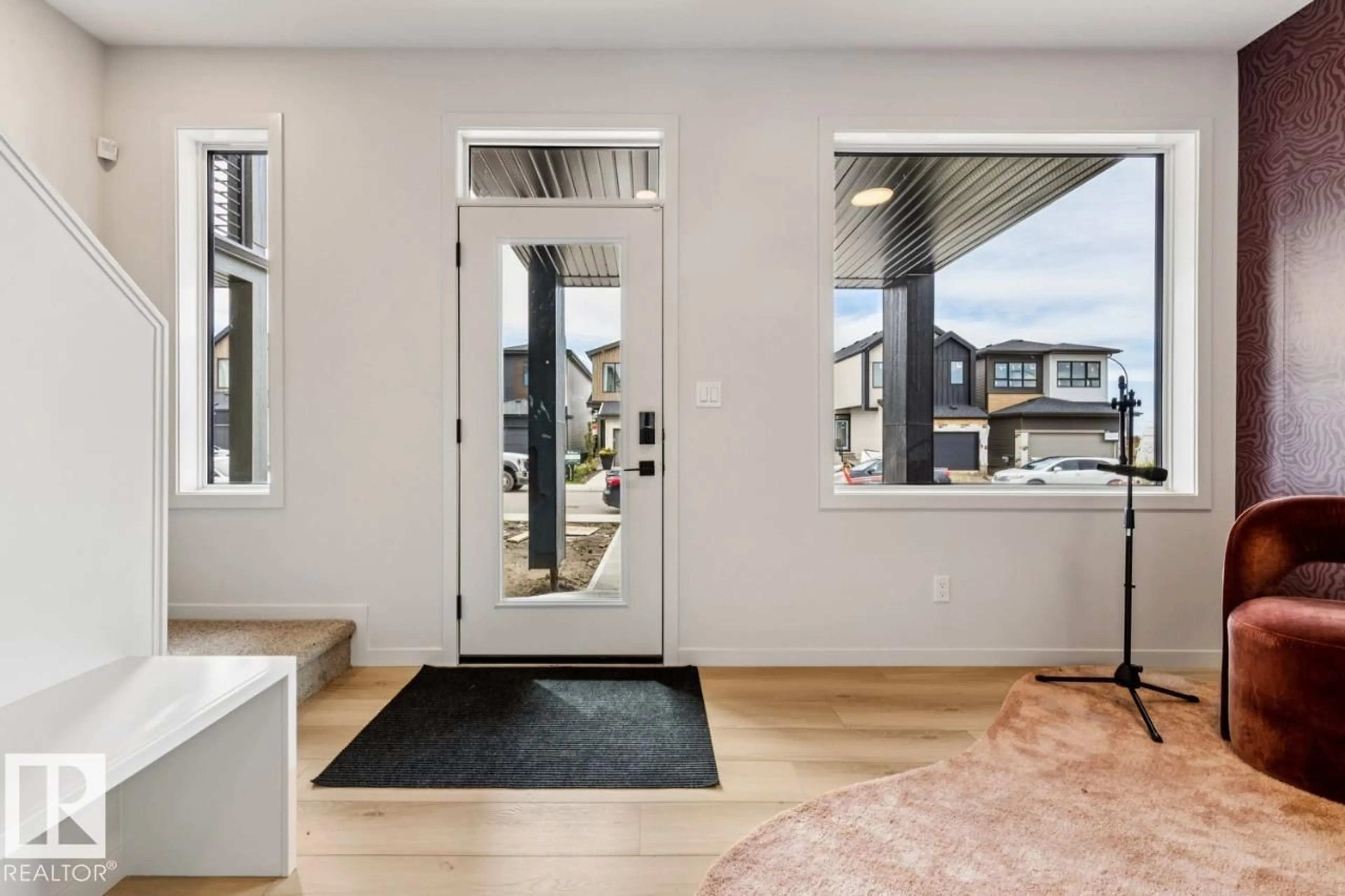 Indoor entryway for 436 31 ST, Edmonton Alberta T6X3C8