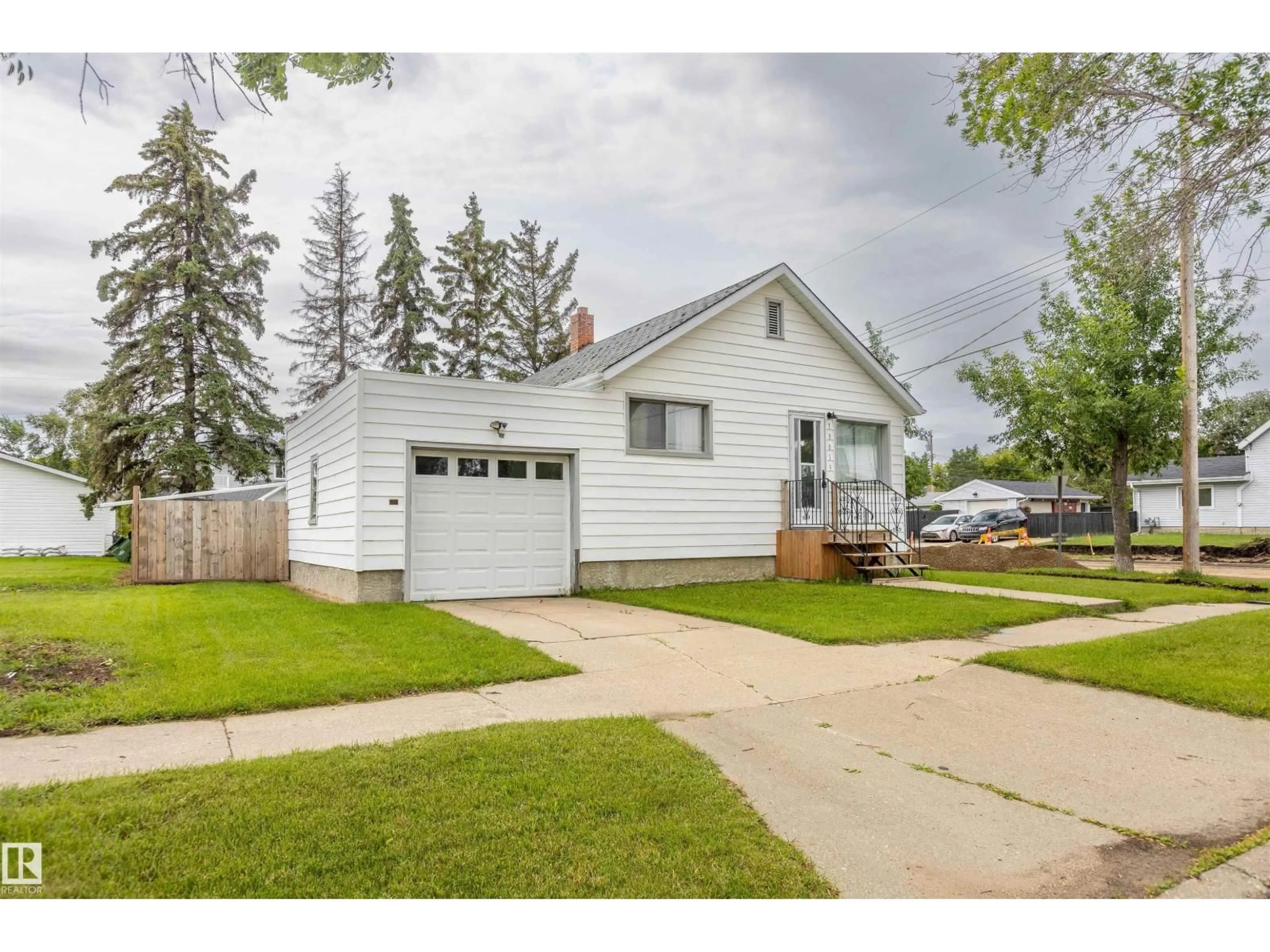 Home with vinyl exterior material, street for 10013 98 AV, Morinville Alberta T8R1G3