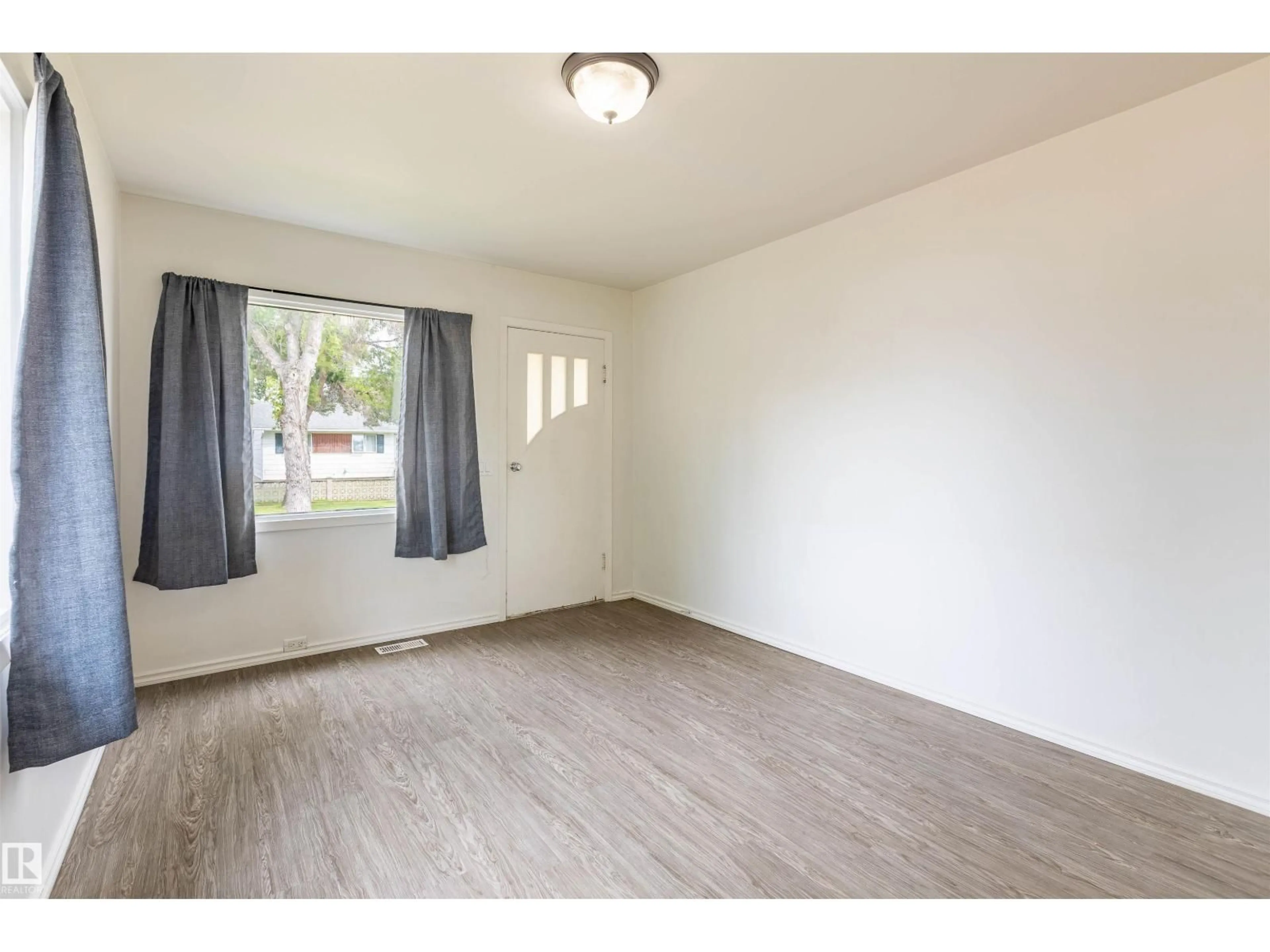 A pic of a room for 10013 98 AV, Morinville Alberta T8R1G3
