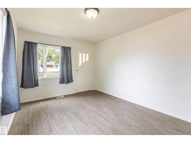 10013 98 AV, Morinville 4