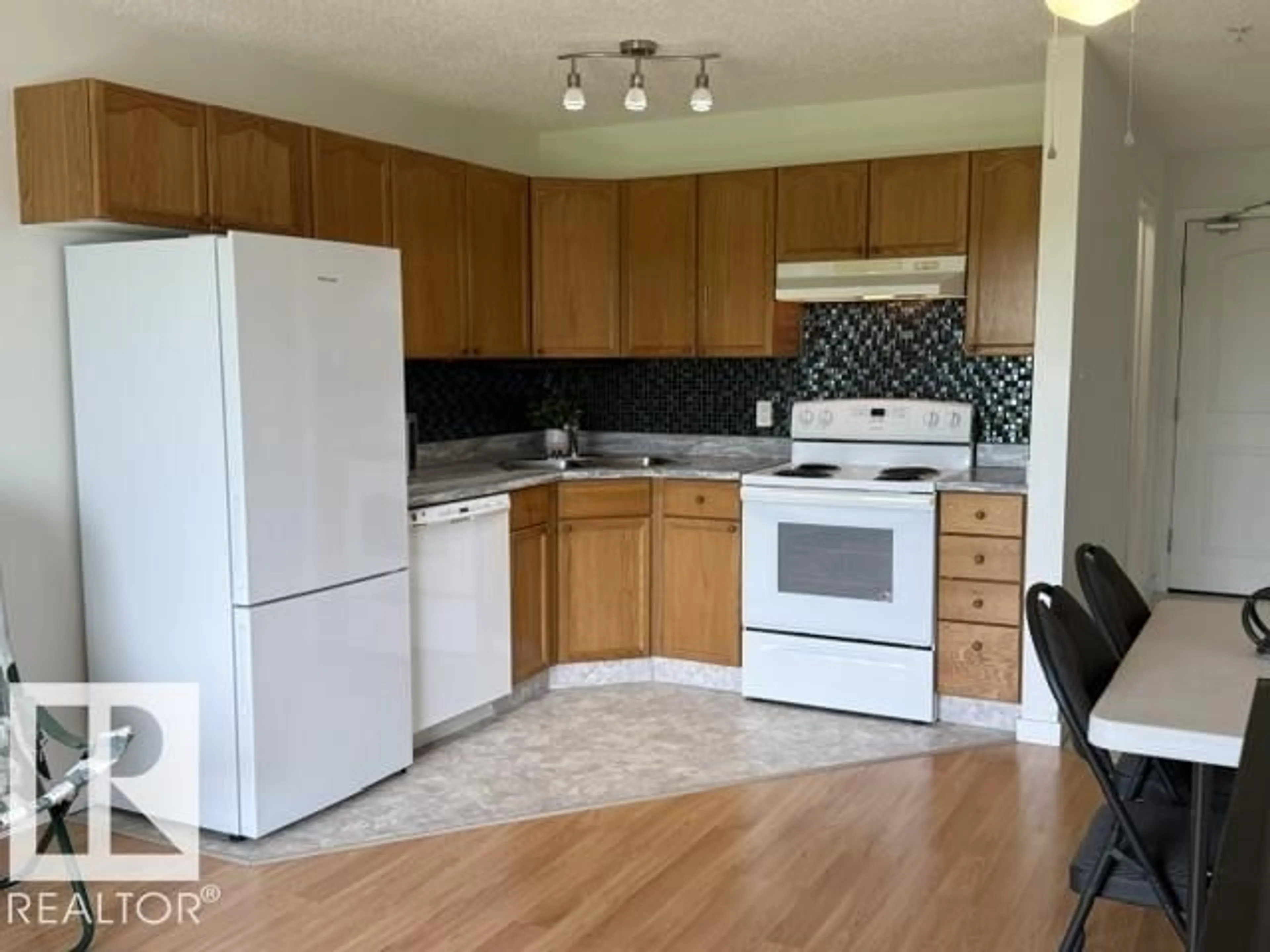 Standard kitchen, wood/laminate floor for 70 - 210 WOODS-MERE CL, Fort Saskatchewan Alberta T8L4R8
