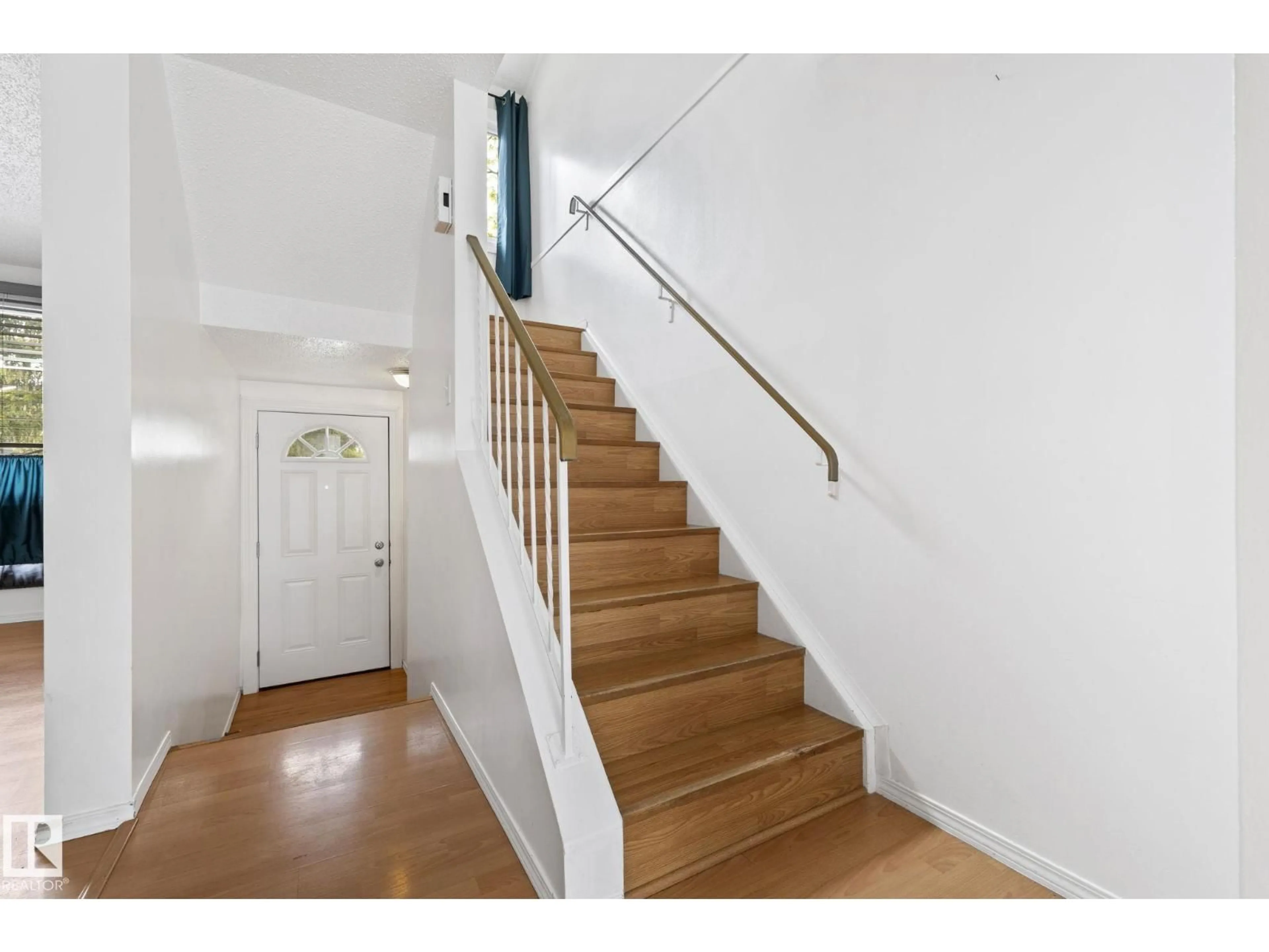 Stairs for 3122 142 AV, Edmonton Alberta T5Y1H2