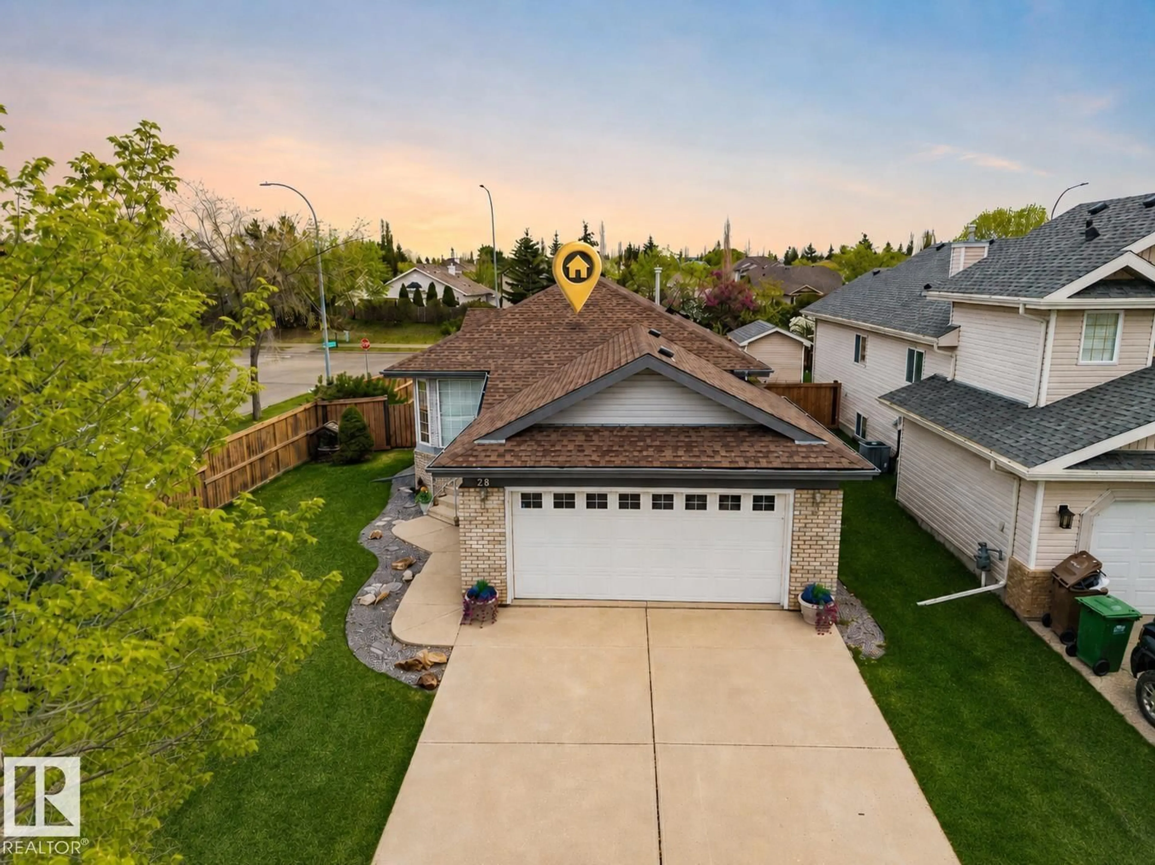 A pic from outside/outdoor area/front of a property/back of a property/a pic from drone, street for 28 NORFOLK CL, St. Albert Alberta T8N7B8