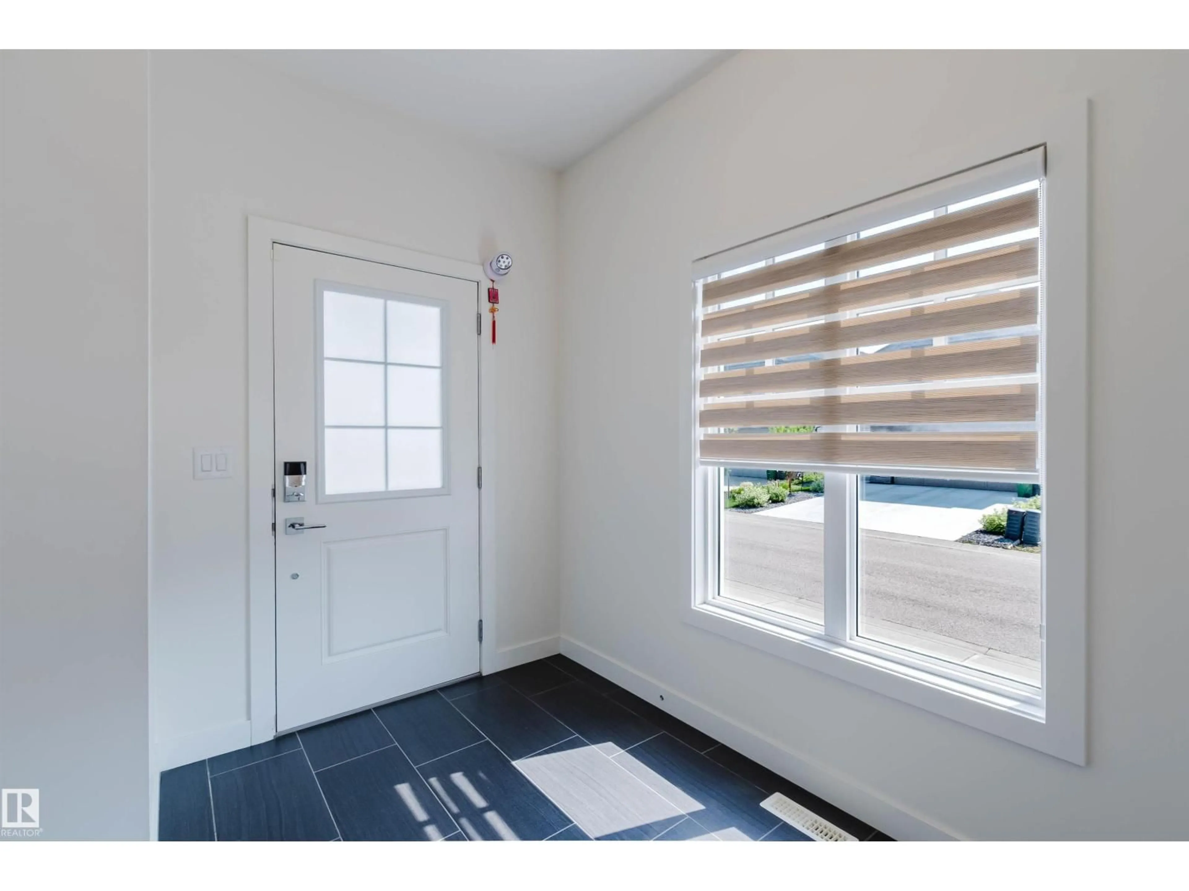 Indoor entryway for 1504 AINSLIE PL, Edmonton Alberta T6W3E9