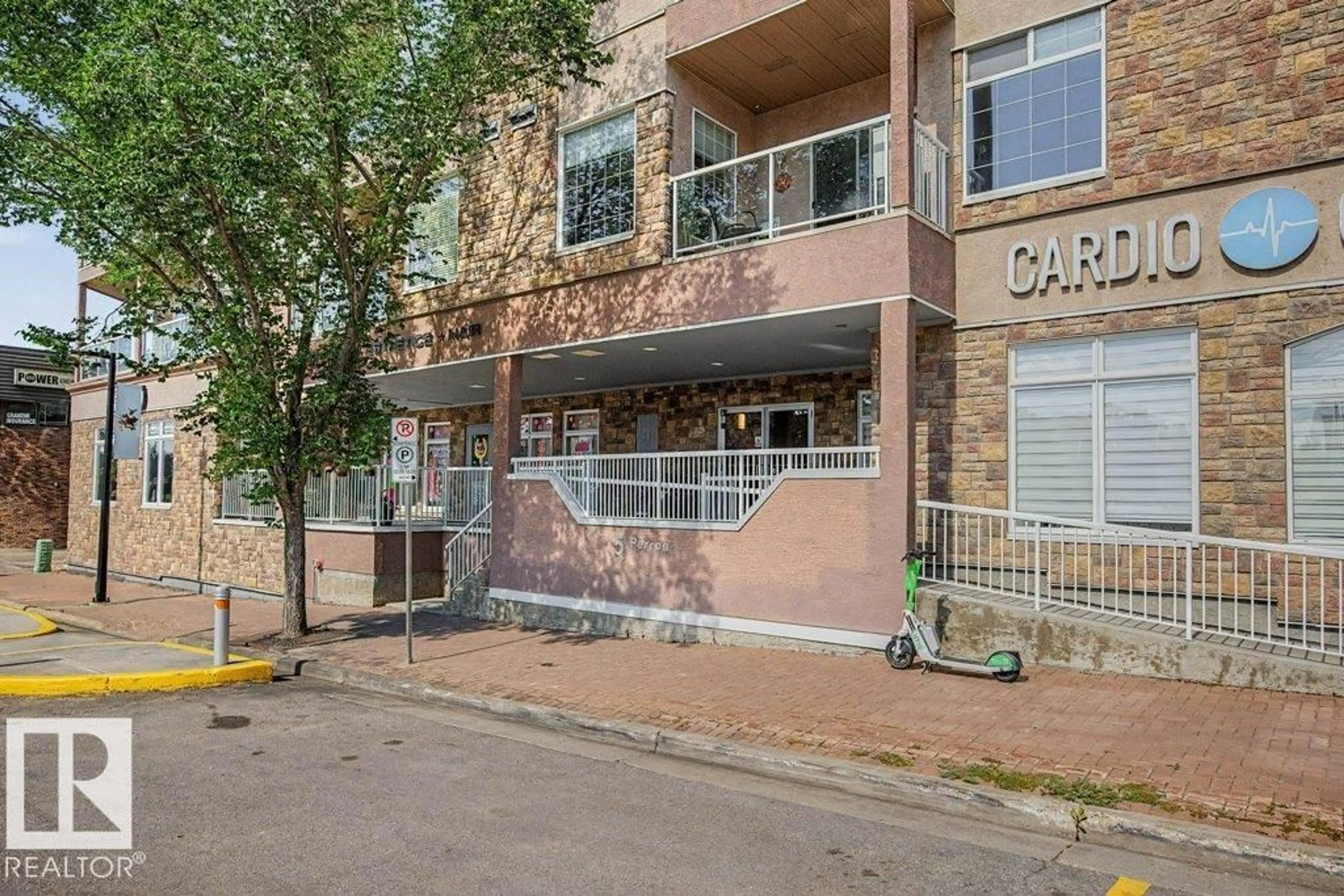 Patio, building for 5 - 204 PERRON ST, St. Albert Alberta T8N1E3