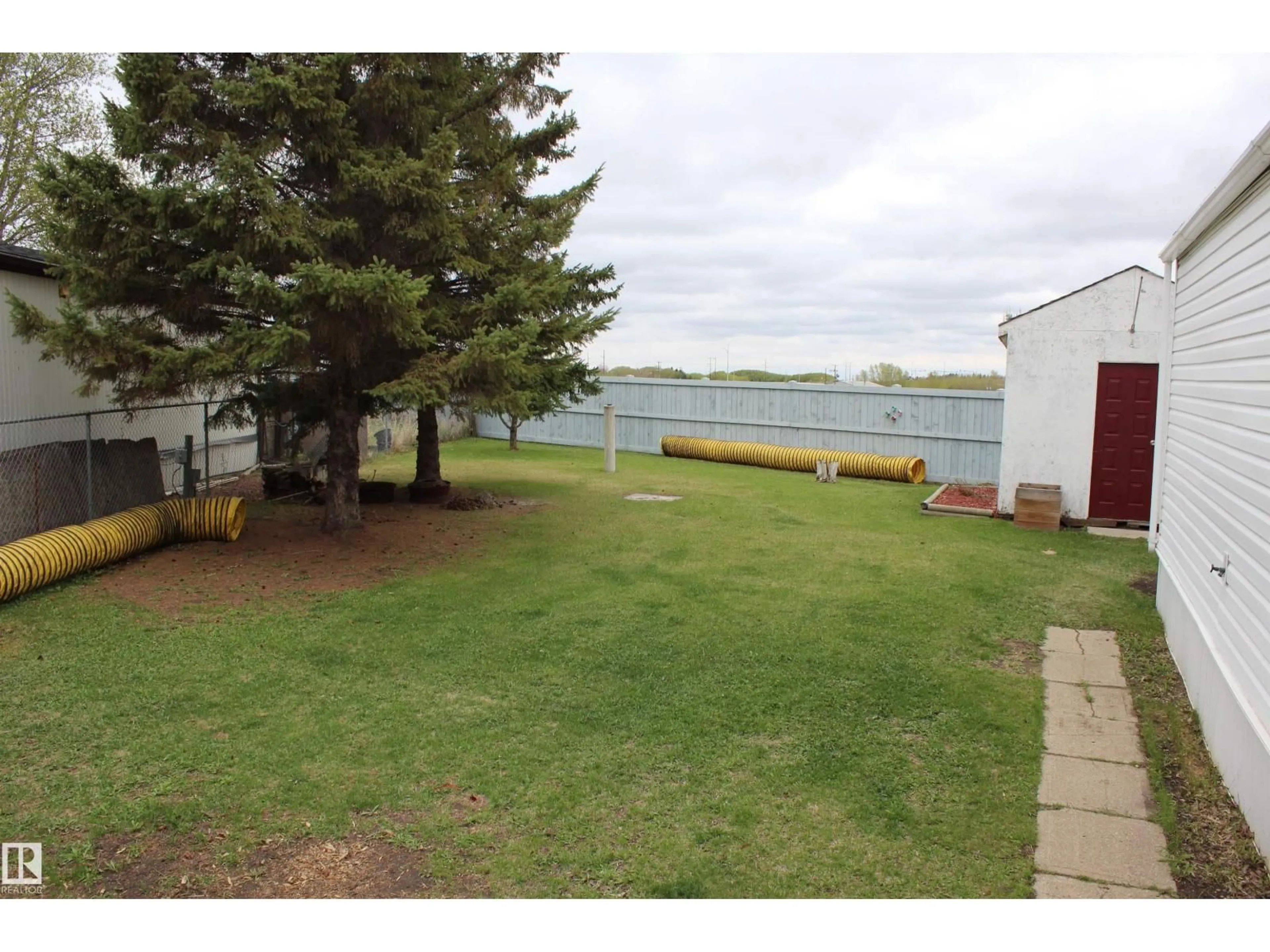 A pic from outside/outdoor area/front of a property/back of a property/a pic from drone, water/lake/river/ocean view for 1118 LAKEVISTA DR, Sherwood Park Alberta T8H1J6