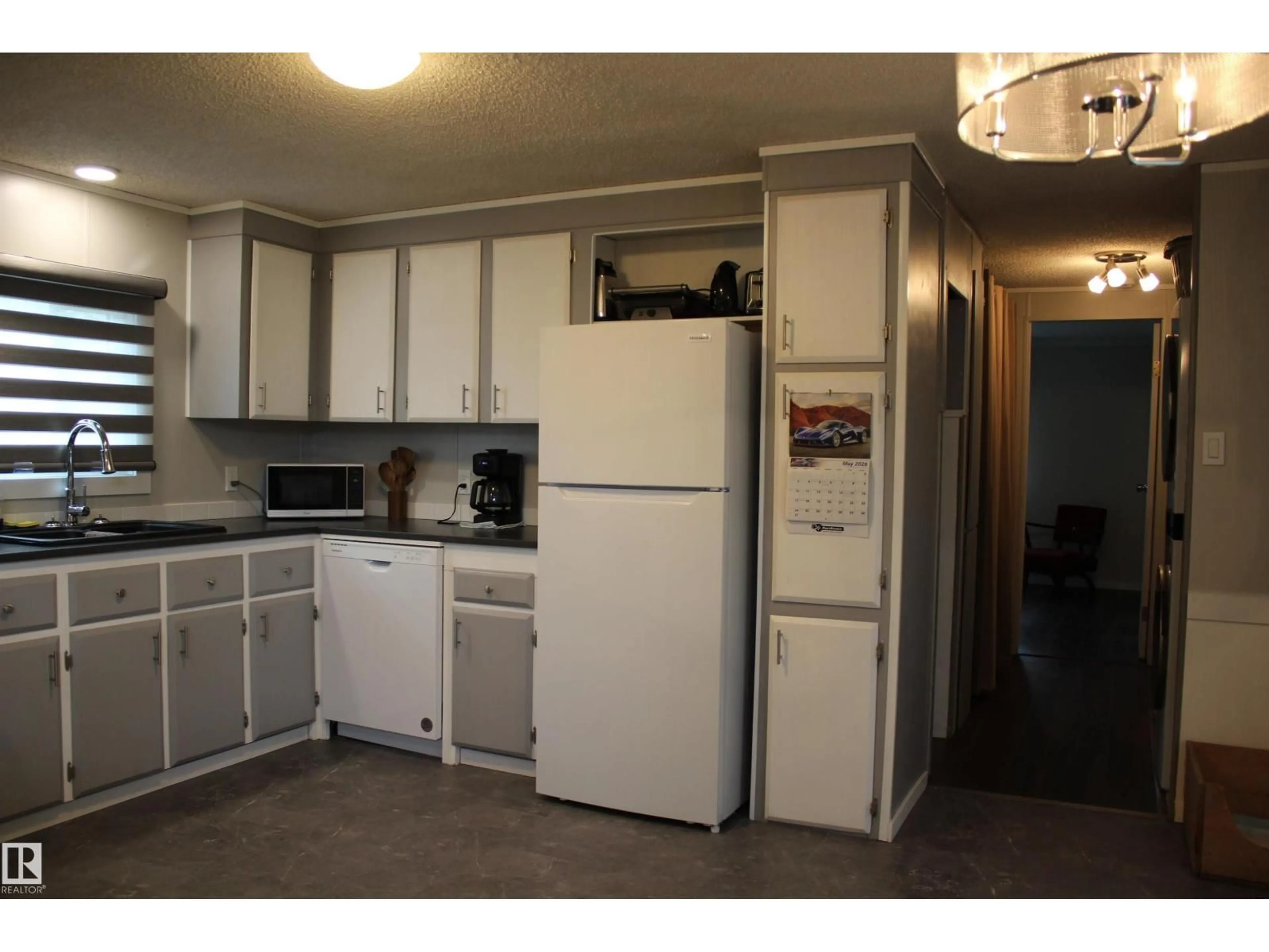 Standard kitchen, unknown for 1118 LAKEVISTA DR, Sherwood Park Alberta T8H1J6