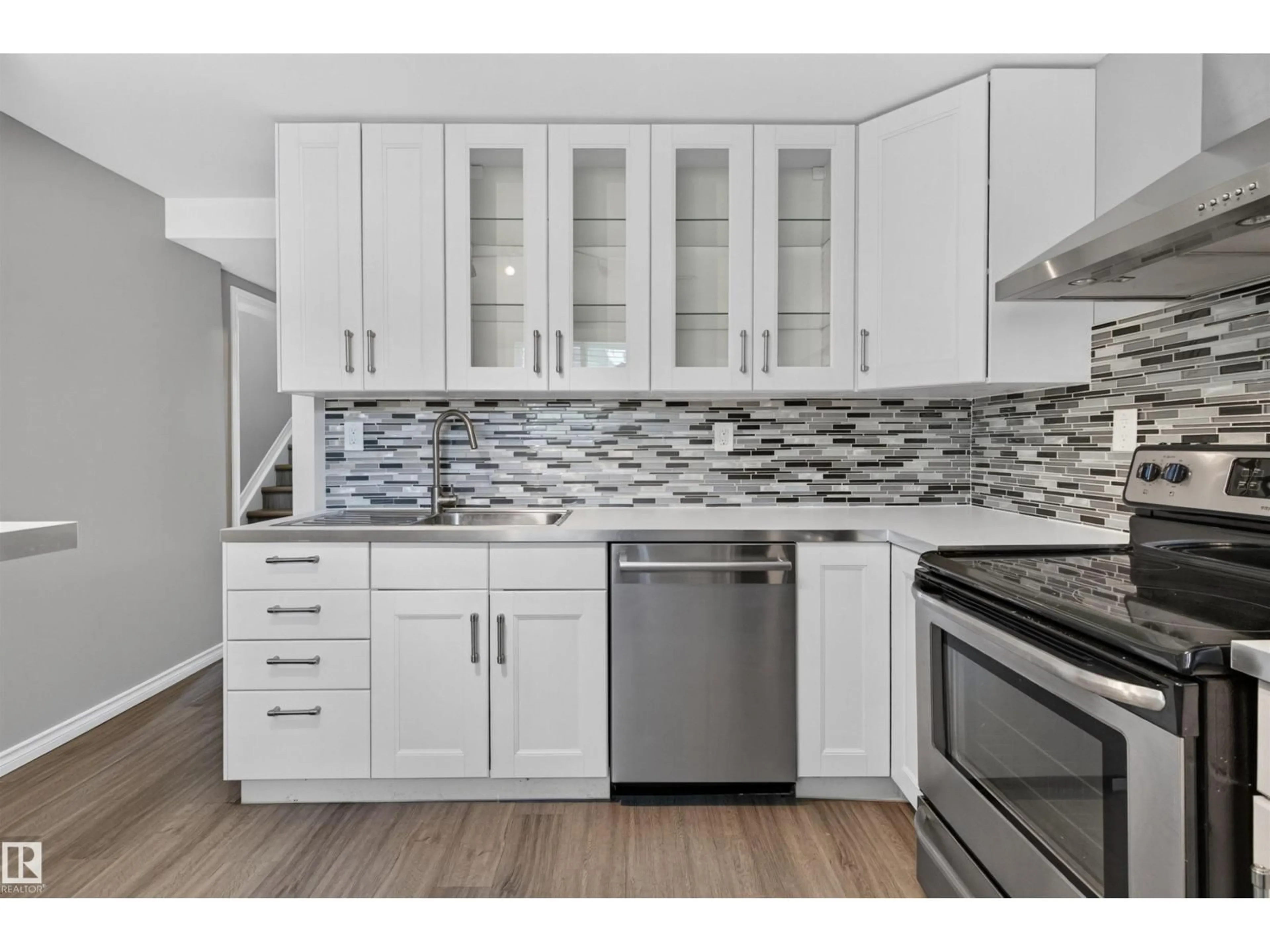 Standard kitchen, unknown for 18303 76 AV, Edmonton Alberta T5T2L5