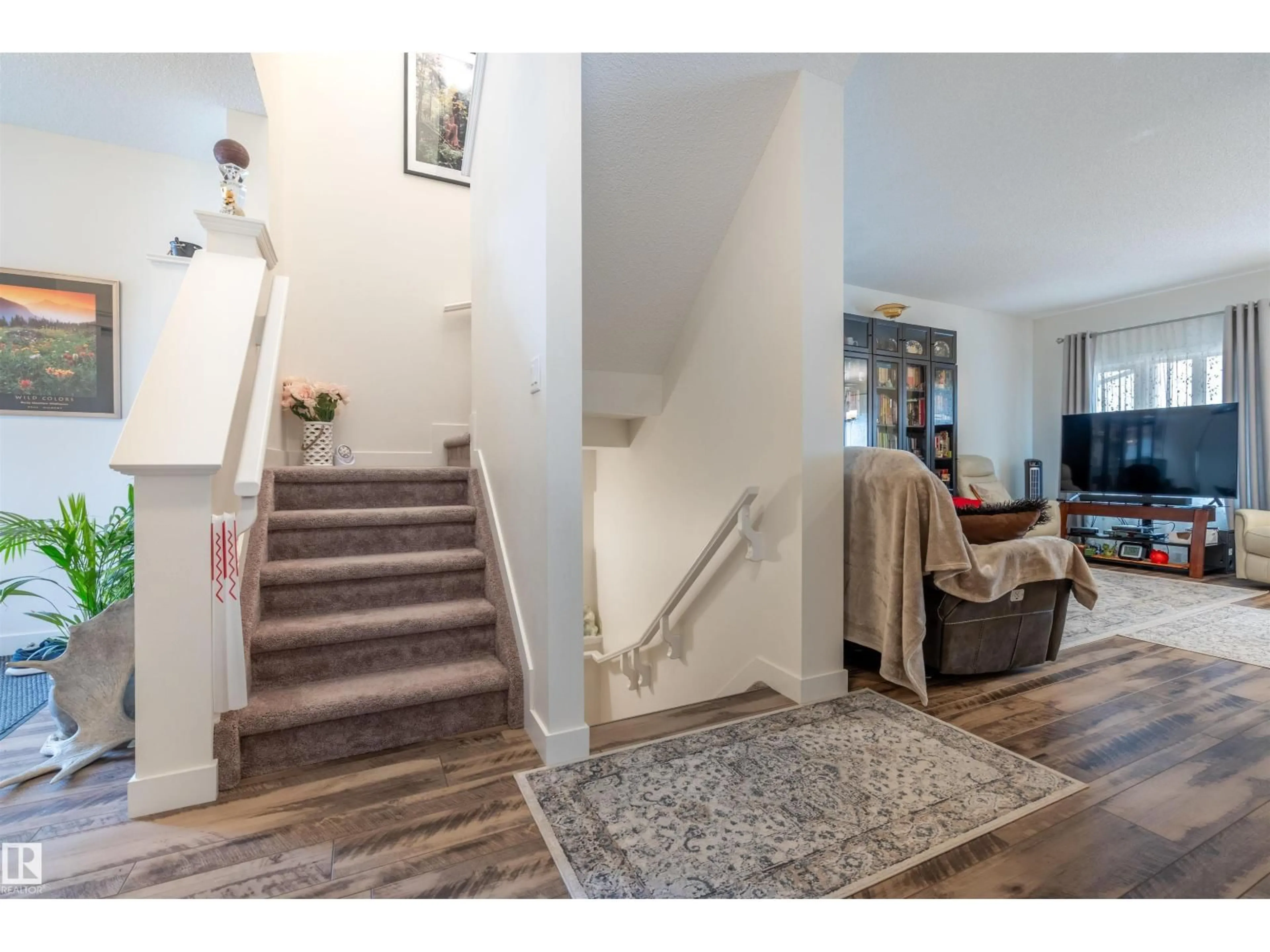 Indoor entryway for 2066 GRAYDON HILL CR, Edmonton Alberta T6W4C7