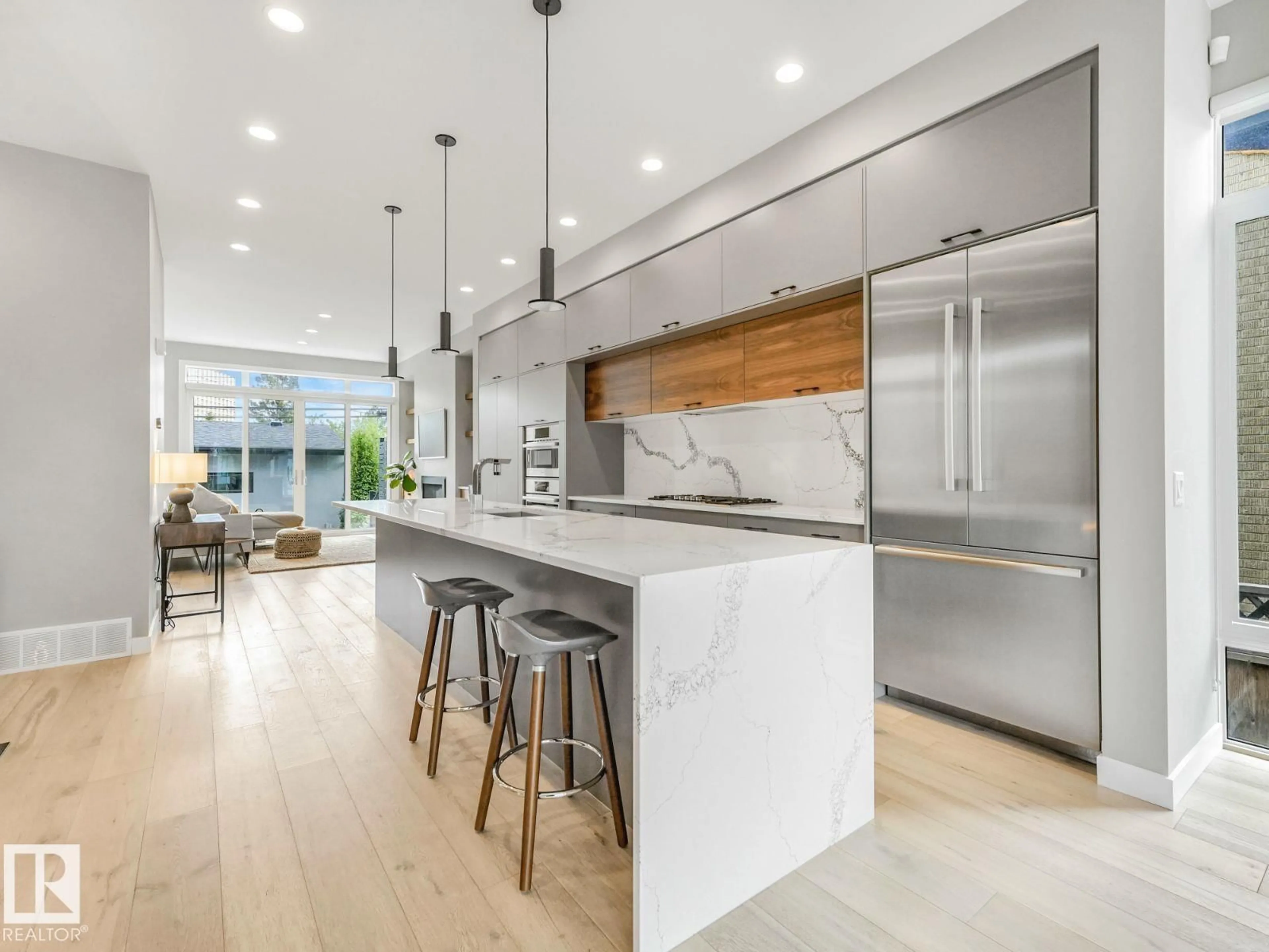 Contemporary kitchen, unknown for 11613 72 AV, Edmonton Alberta T6G0B9