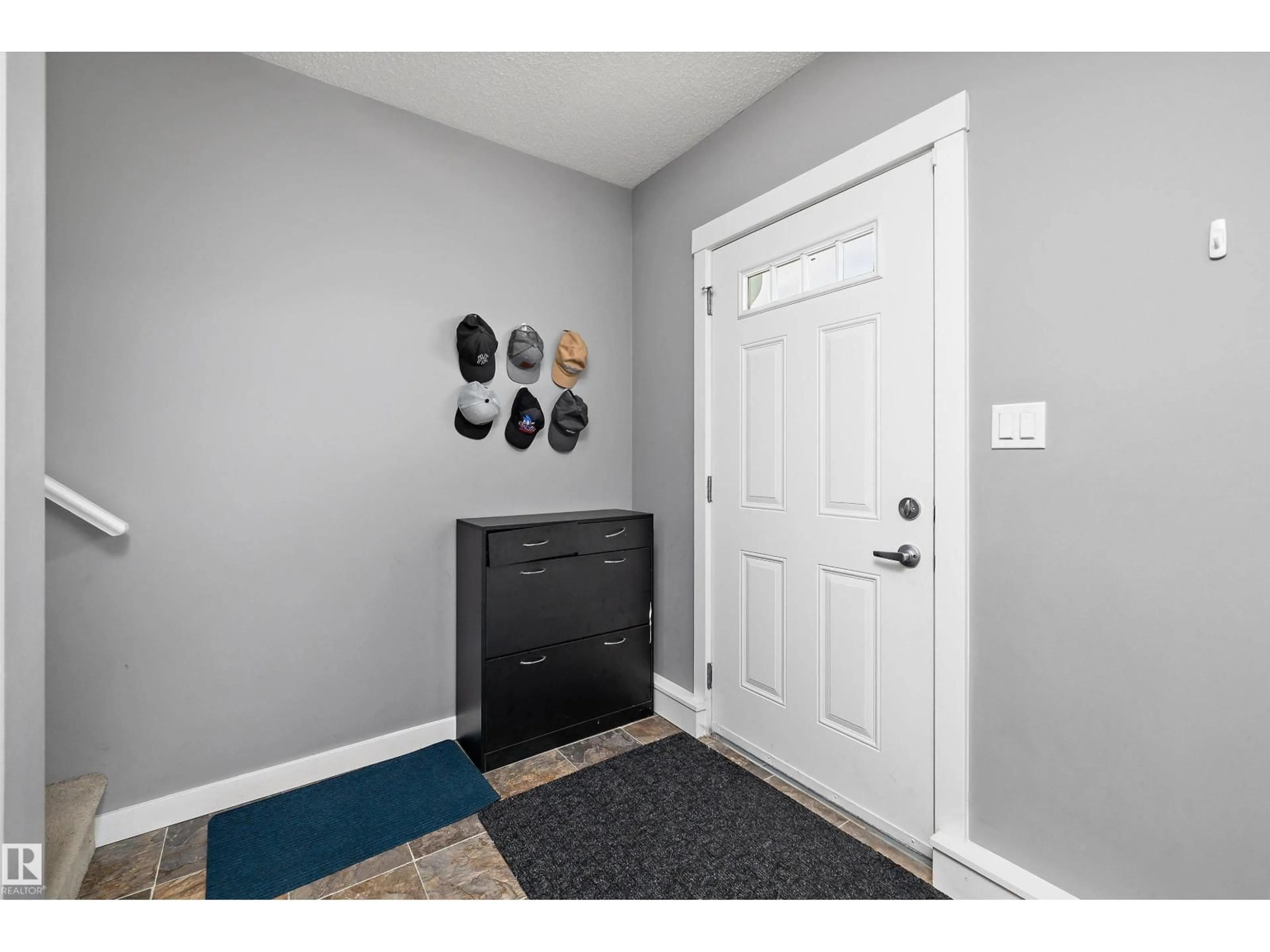Indoor entryway for 8530 - 2202 94 ST, Fort Saskatchewan Alberta T8L0V8