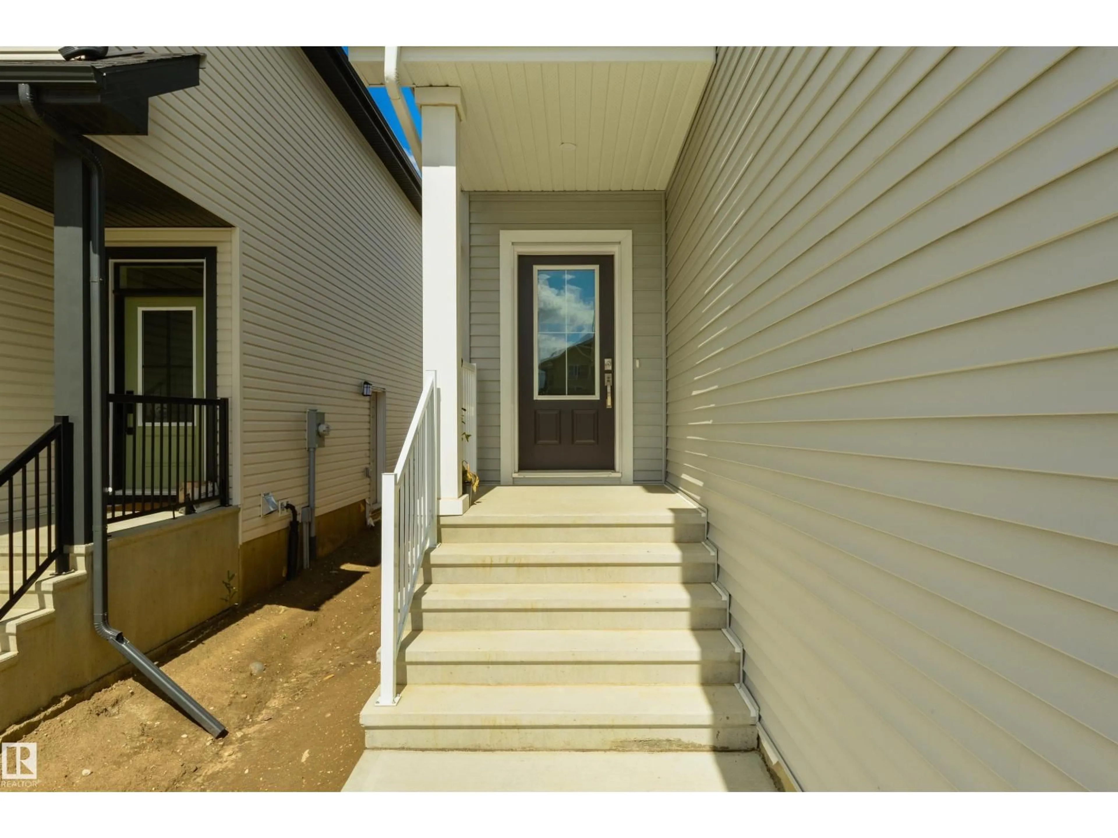 Indoor entryway for 6 COULEE, Ardrossan Alberta T8E0B9