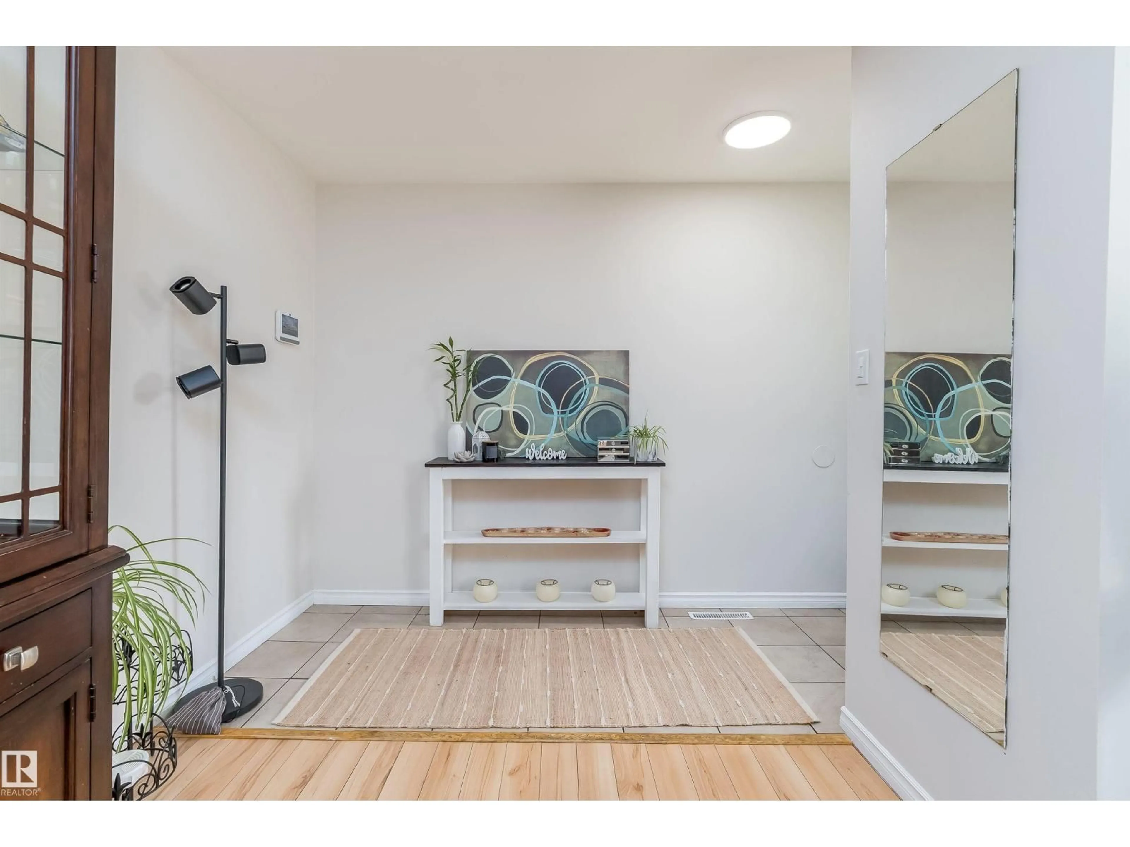 Indoor entryway for 11236 40 AV, Edmonton Alberta T6J0R2