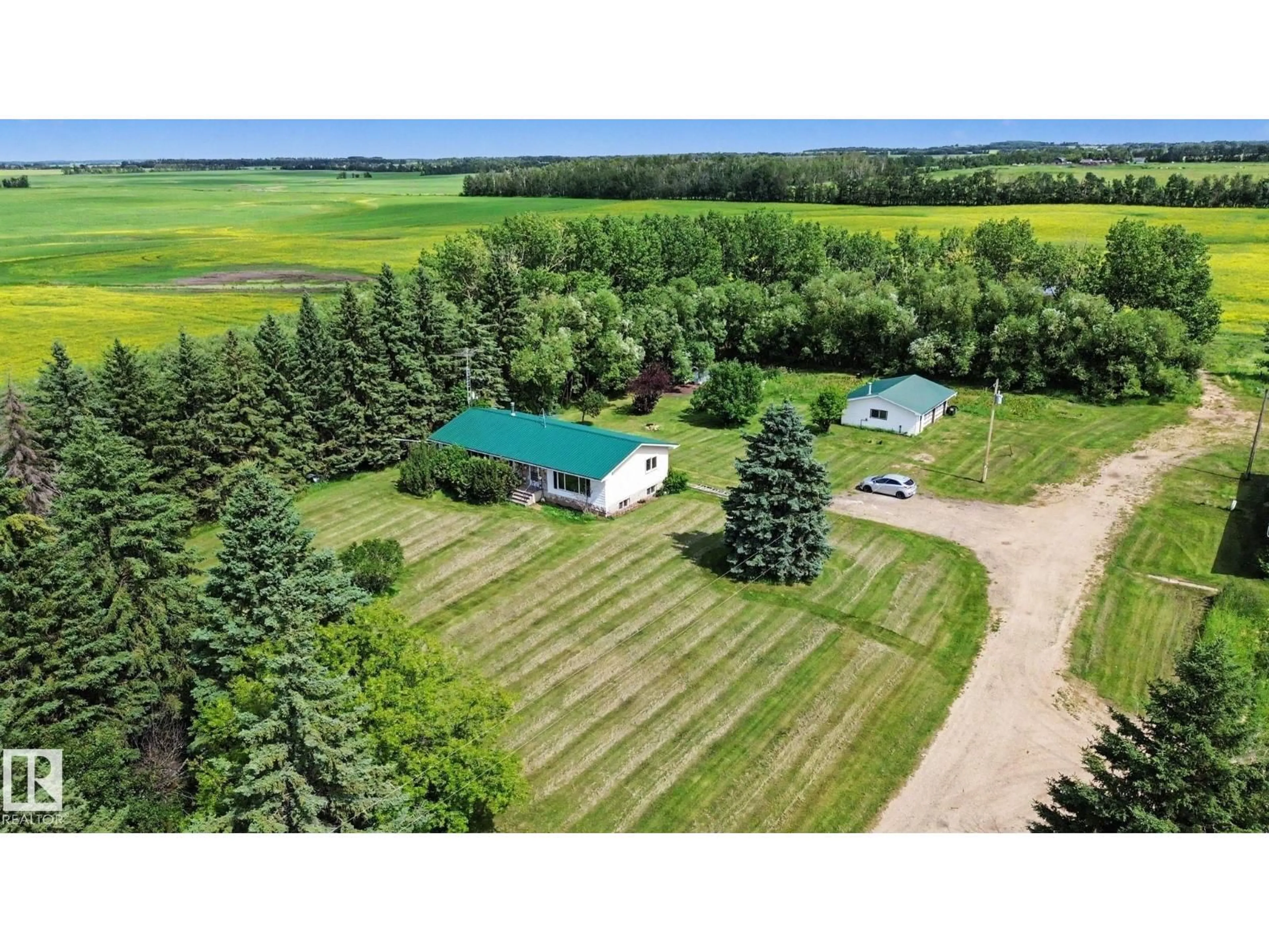 A pic from outside/outdoor area/front of a property/back of a property/a pic from drone, unknown for 59227 HIGHWAY 44, Rural Westlock County Alberta T0G1W0