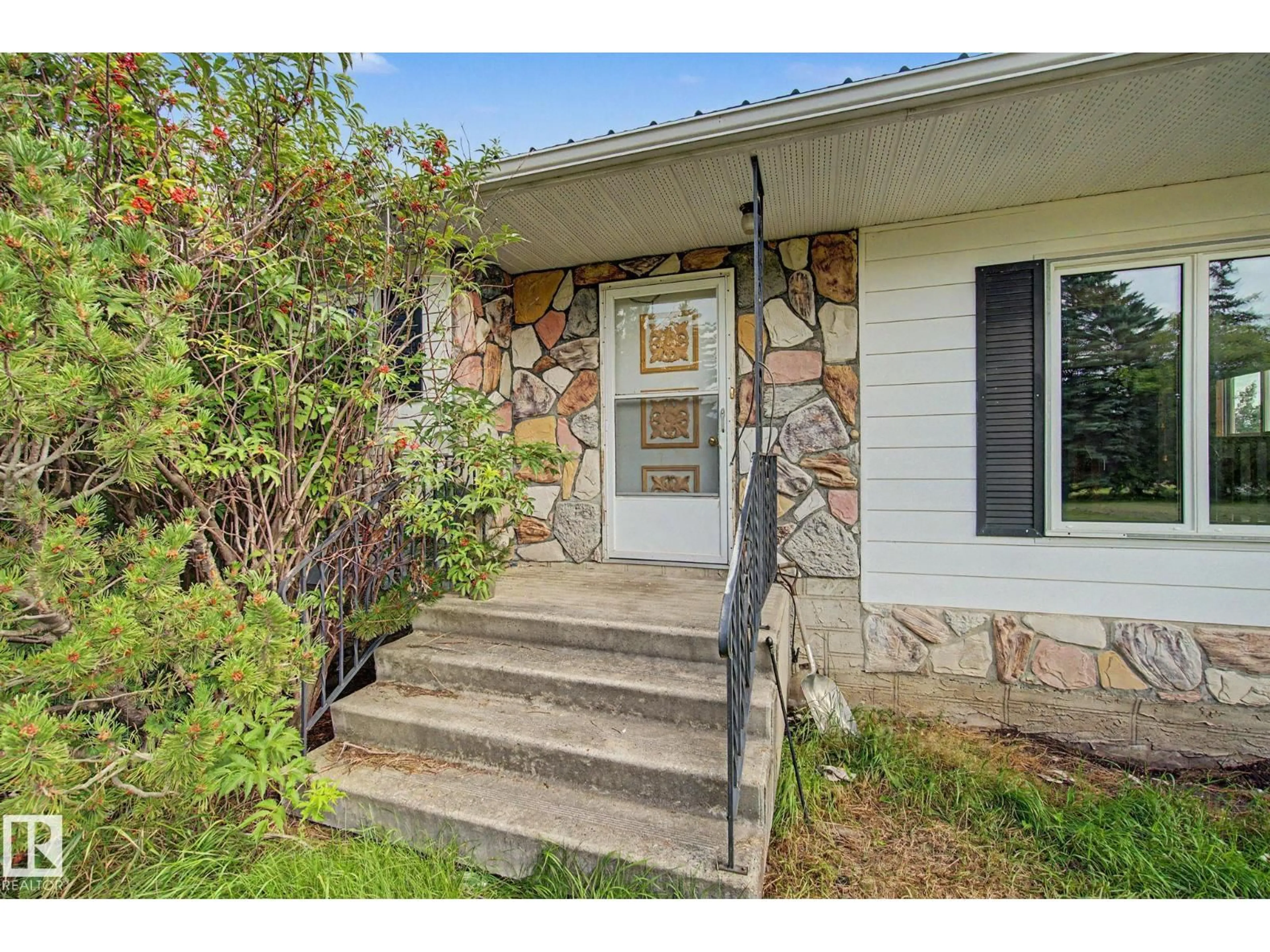Indoor entryway for 59227 HIGHWAY 44, Rural Westlock County Alberta T0G1W0