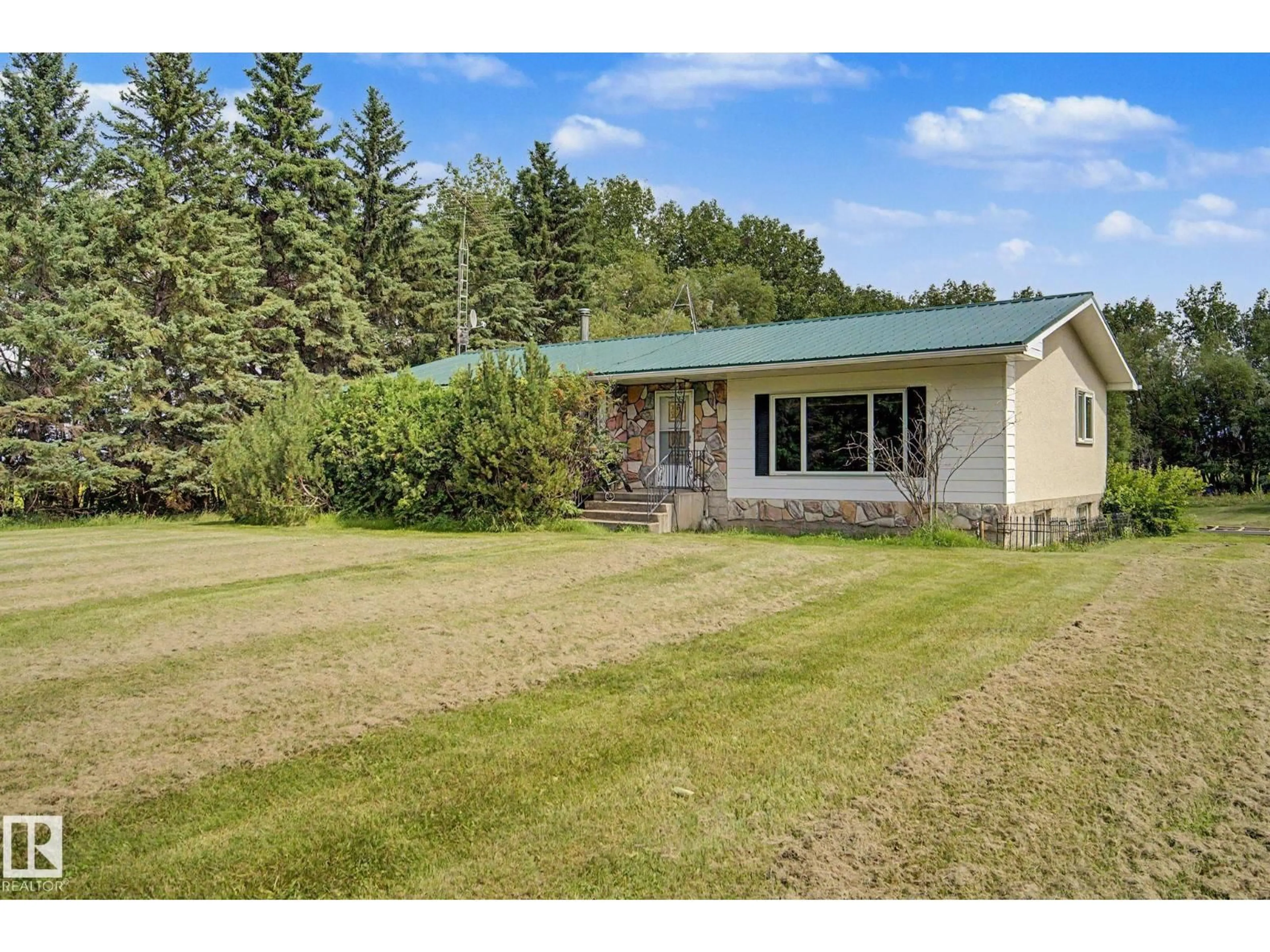 A pic from outside/outdoor area/front of a property/back of a property/a pic from drone, unknown for 59227 HIGHWAY 44, Rural Westlock County Alberta T0G1W0