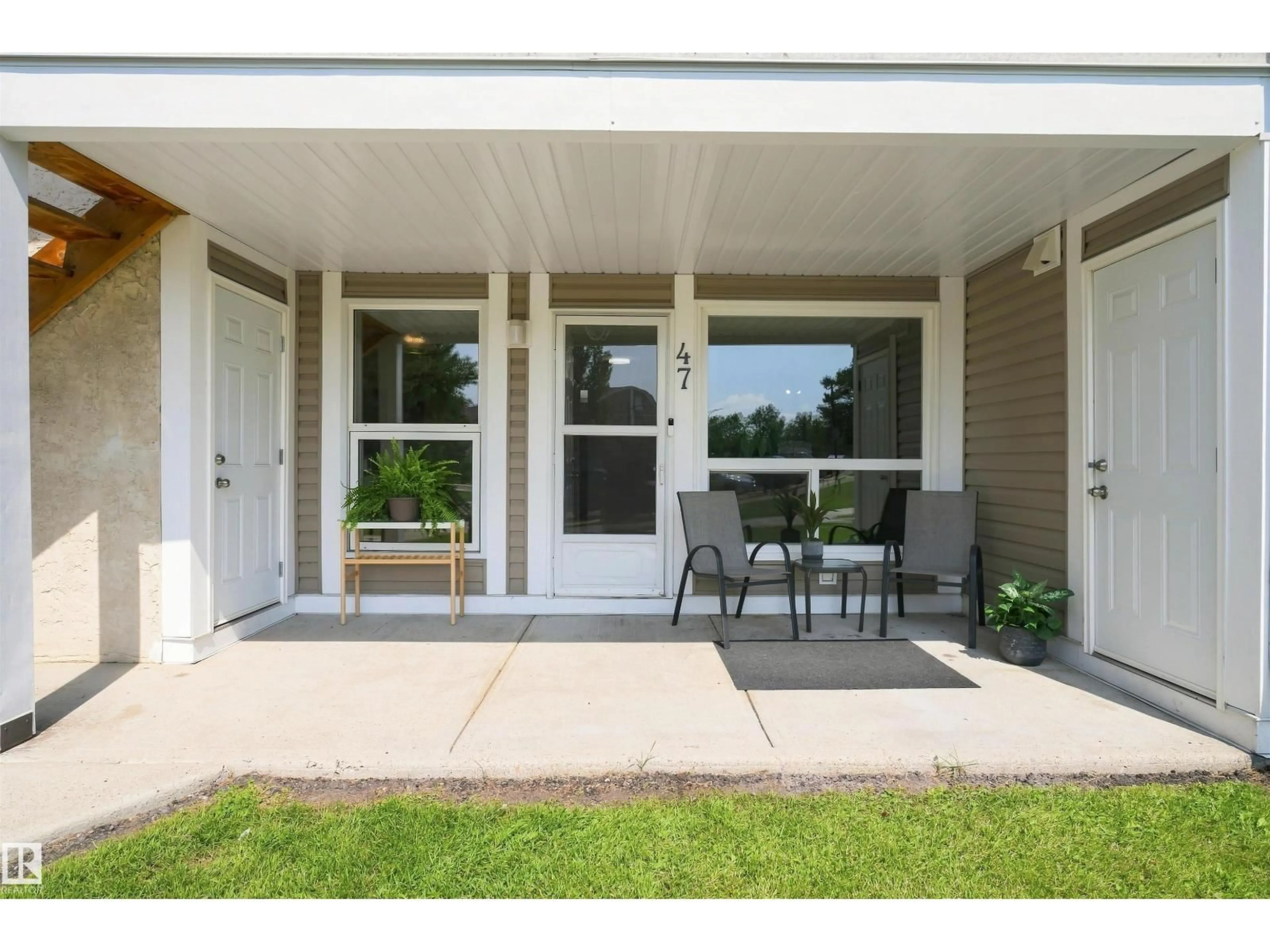 Patio, street for #47 - 2204 118 STREET, Edmonton Alberta T6J5K2