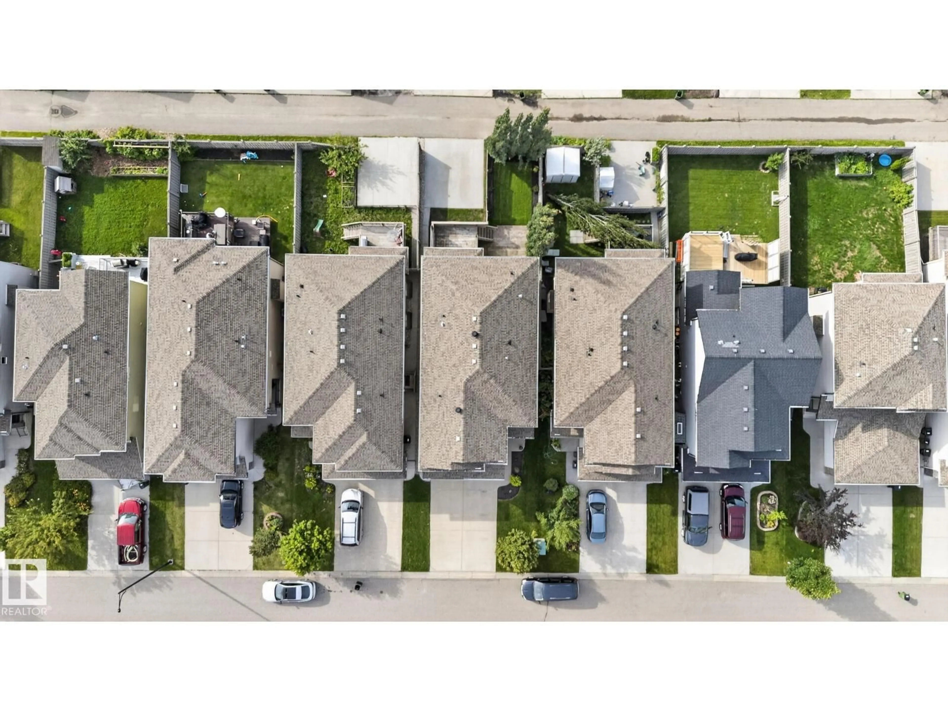 A pic from outside/outdoor area/front of a property/back of a property/a pic from drone, street for 3536 CLAXTON CR, Edmonton Alberta T6W0Z6